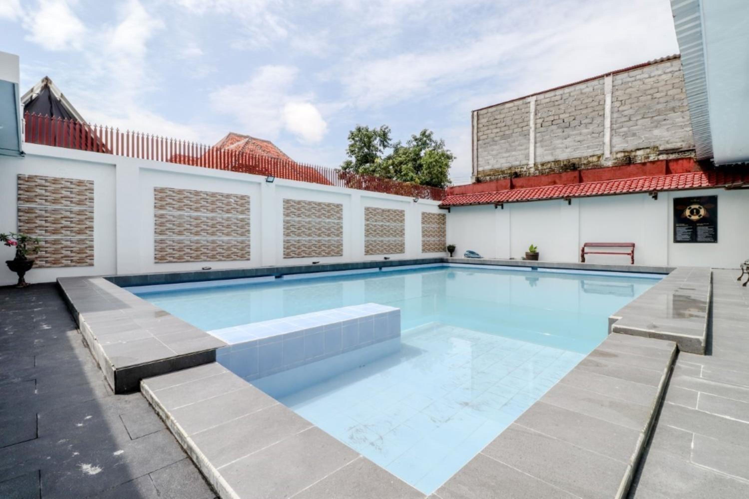 Hotel Sumaryo view 2