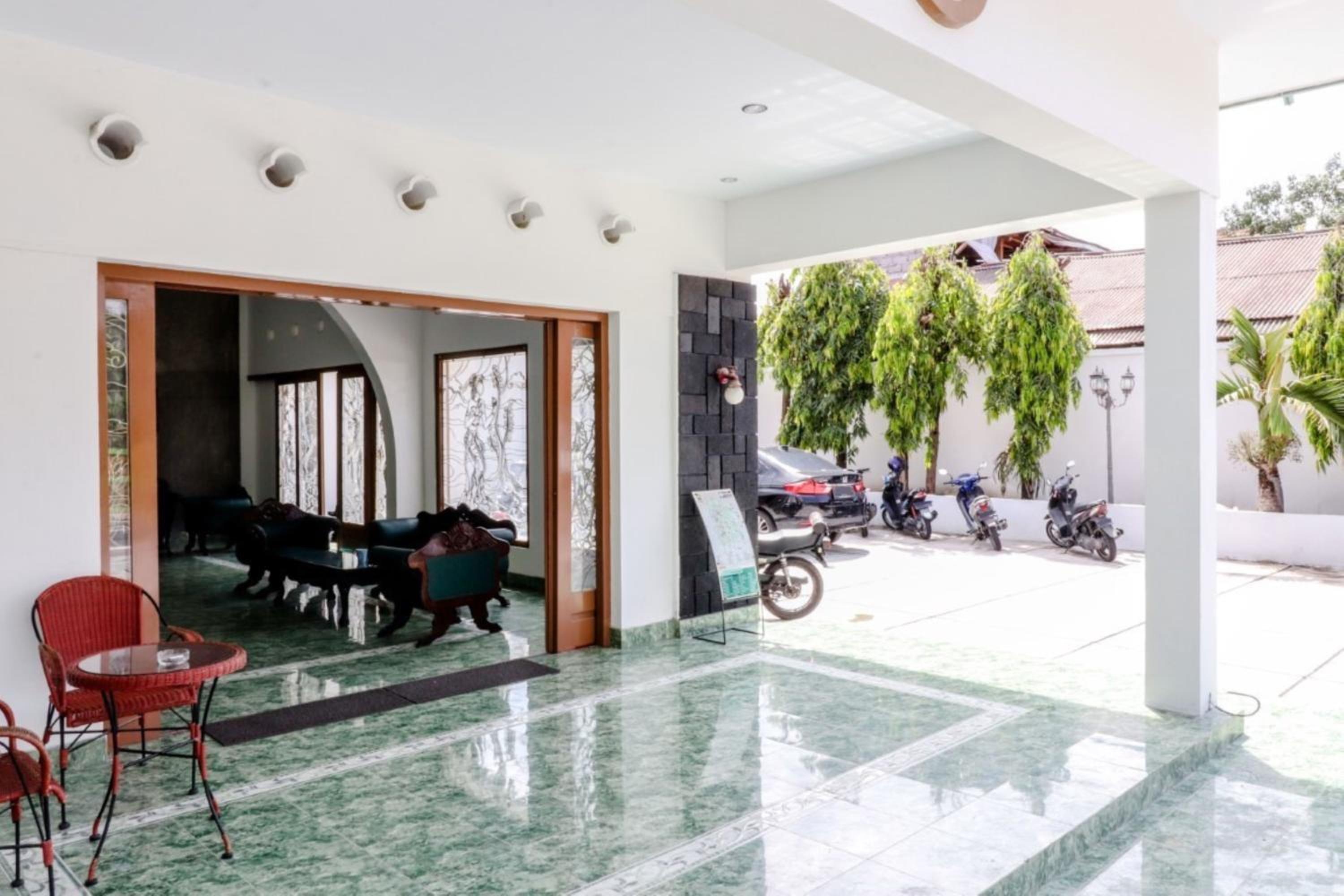 Hotel Sumaryo view 3