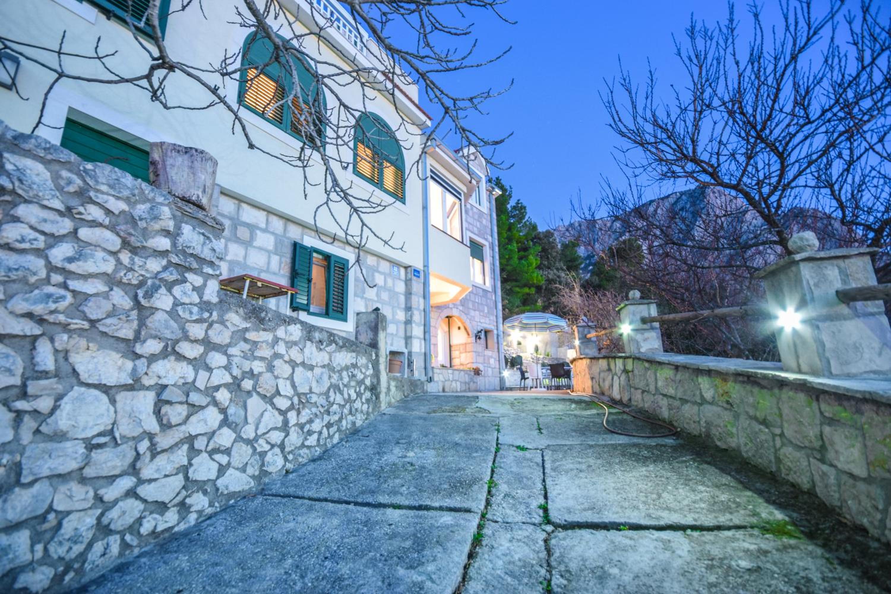 Villa Charlie With Jacuzzi and Free Beach Parking view 4