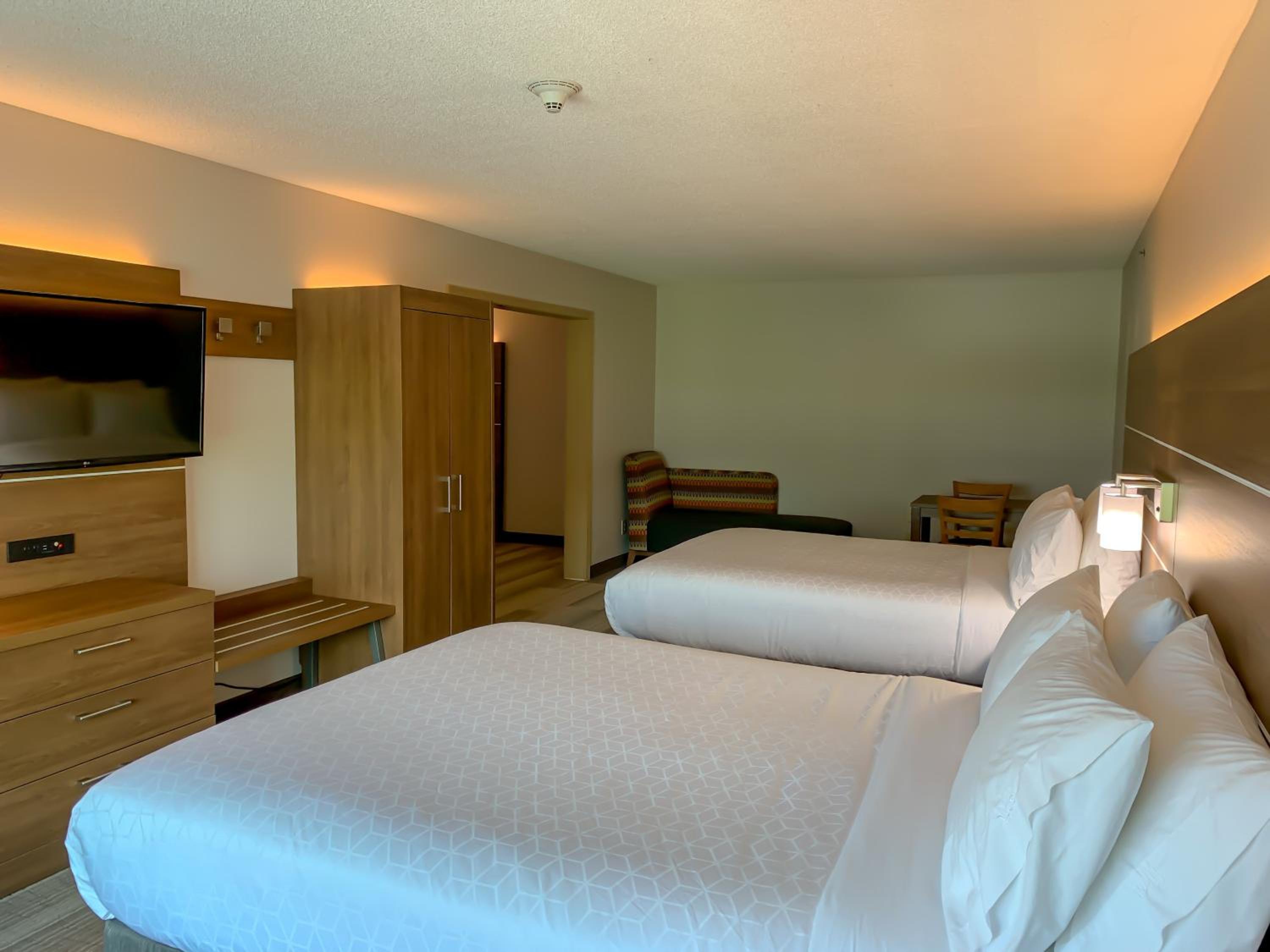 Lexington Vacations - Holiday Inn Express  Suites Lexington Downtown Area-Keeneland, an IHG Hotel - Property Image 2
