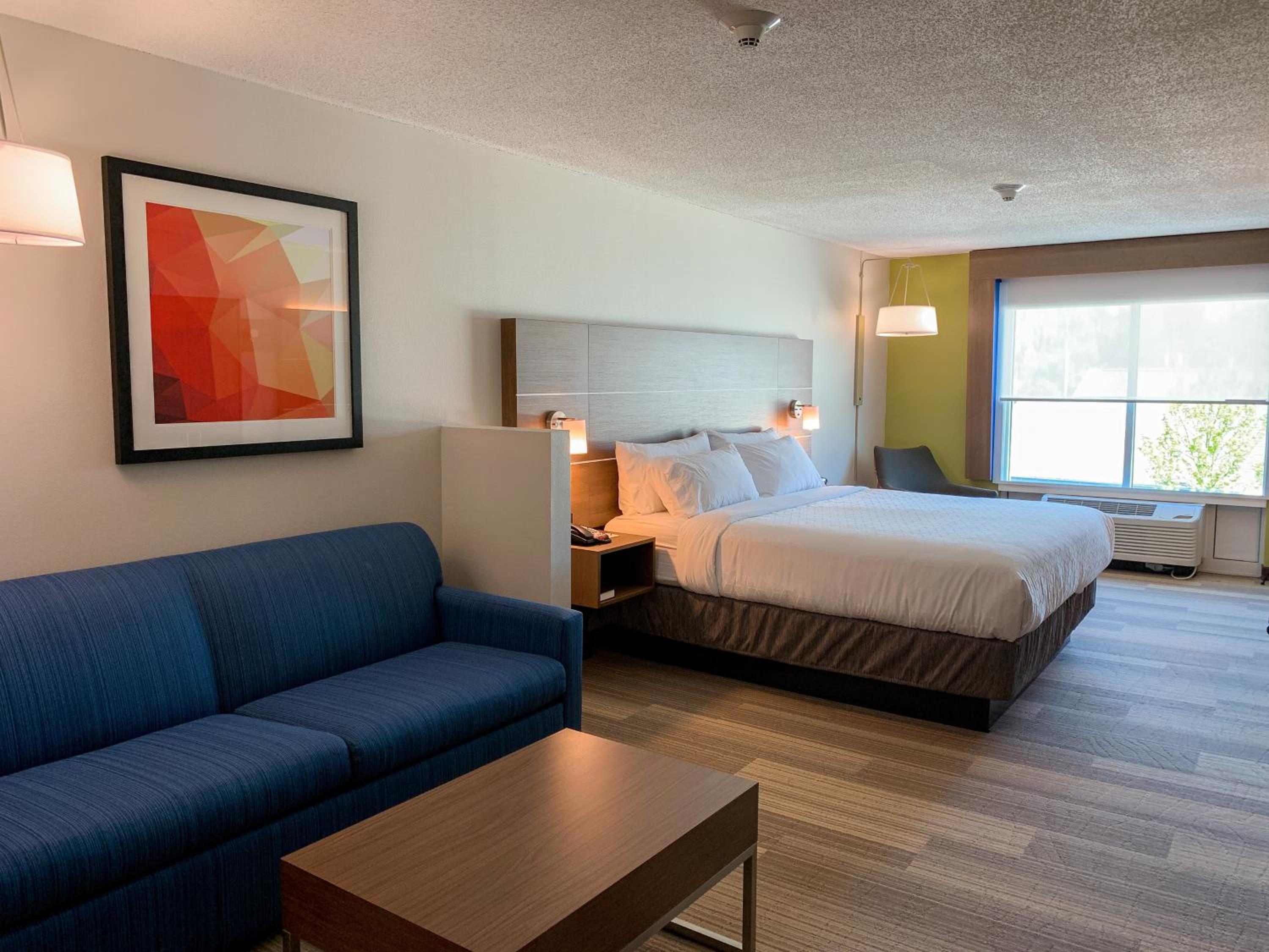 Lexington Vacations - Holiday Inn Express  Suites Lexington Downtown Area-Keeneland, an IHG Hotel - Property Image 4