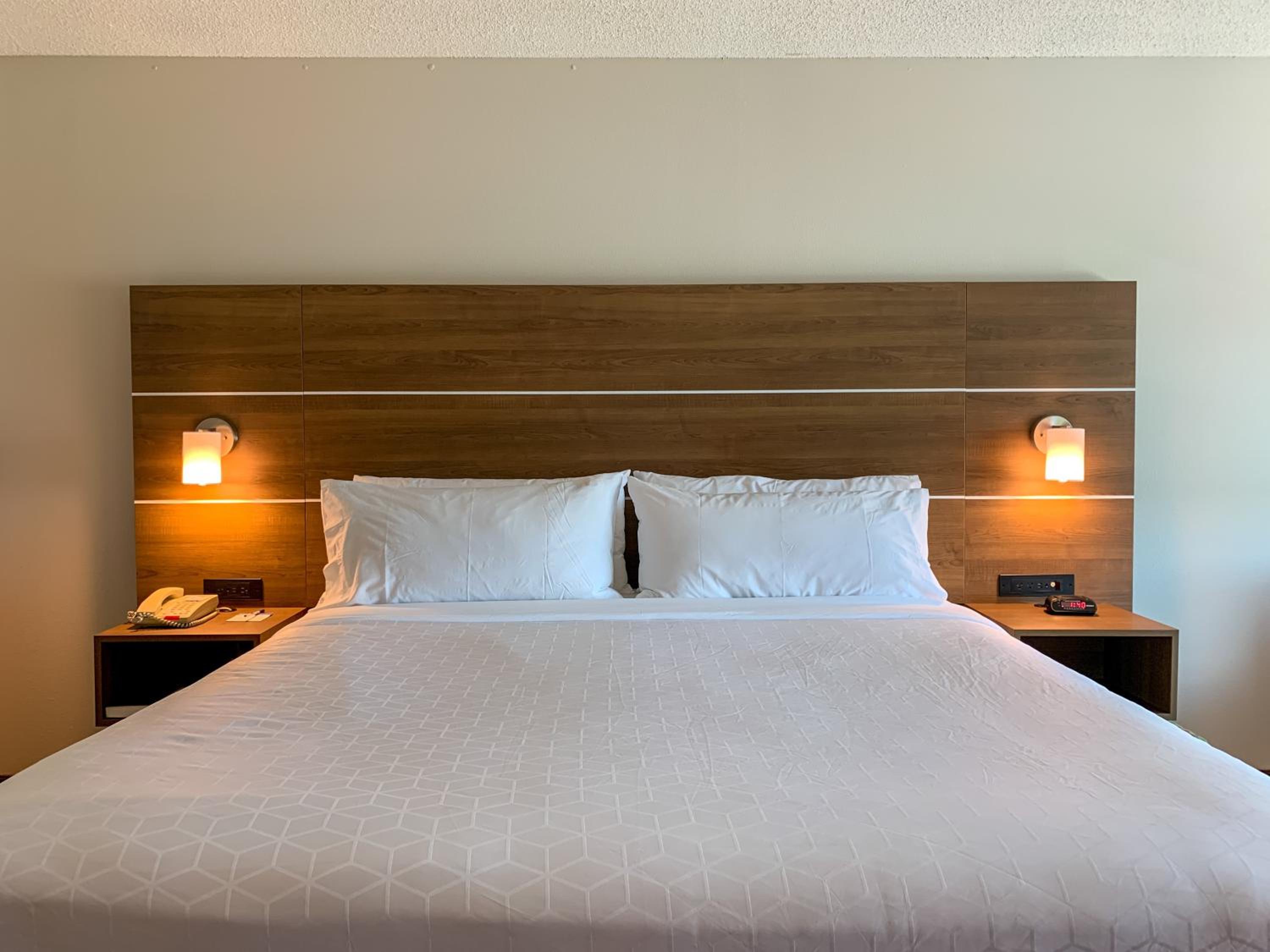 Lexington Vacations - Holiday Inn Express  Suites Lexington Downtown Area-Keeneland, an IHG Hotel - Property Image 5