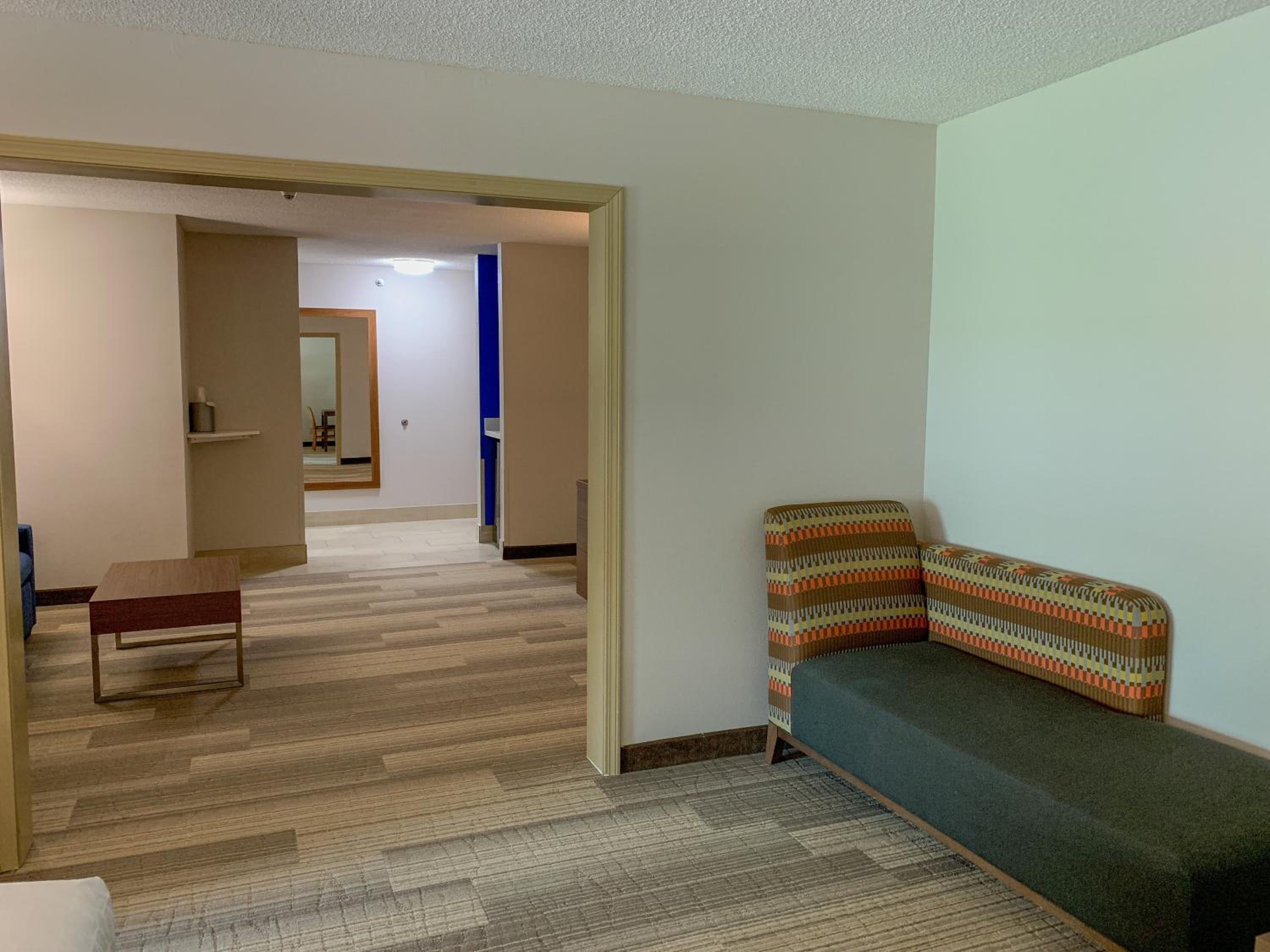 Lexington Vacations - Holiday Inn Express  Suites Lexington Downtown Area-Keeneland, an IHG Hotel - Property Image 8