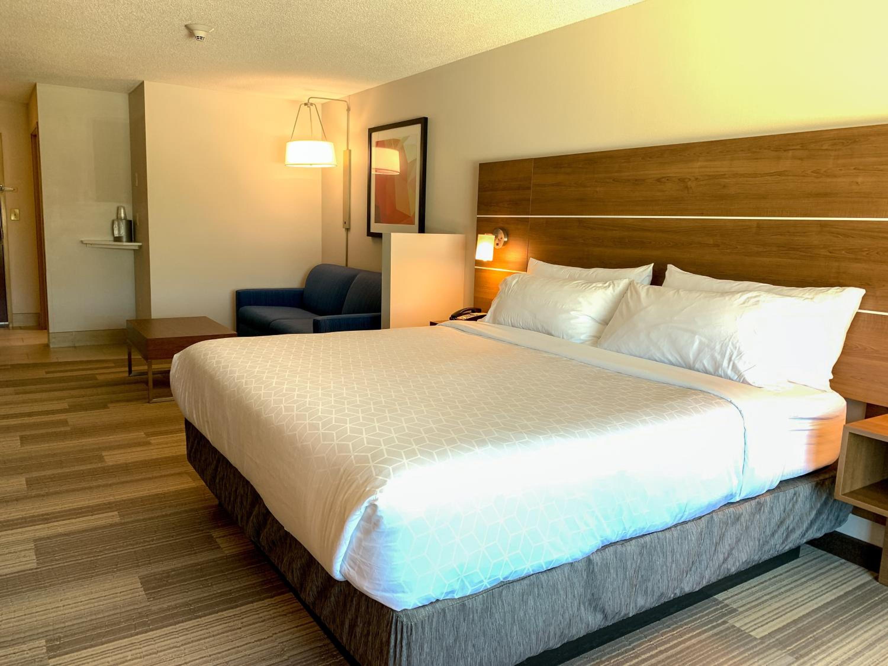 Lexington Vacations - Holiday Inn Express  Suites Lexington Downtown Area-Keeneland, an IHG Hotel - Property Image 9