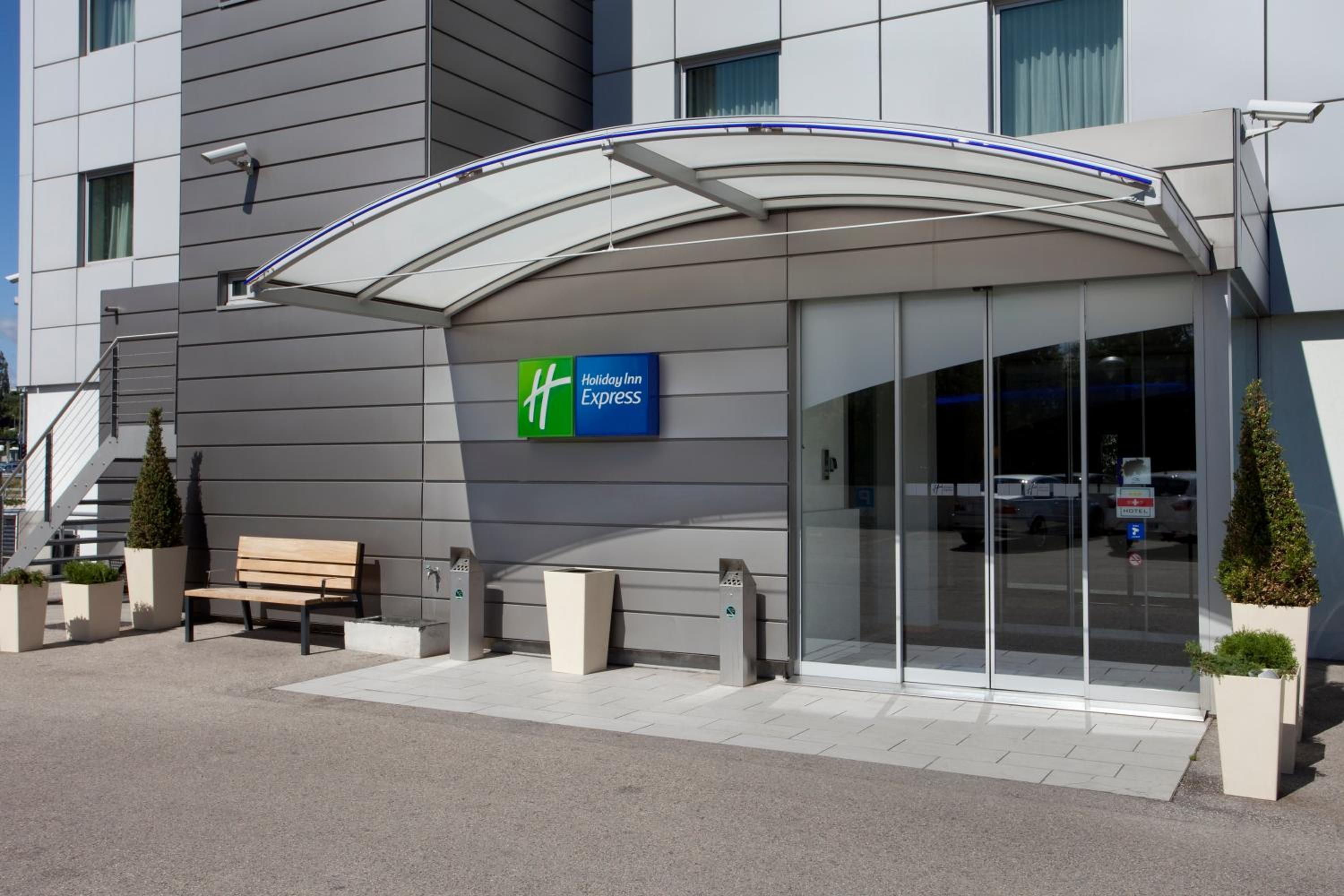 Hotel Holiday Inn Express Geneva Airport, an IHG Hotel - Image 1