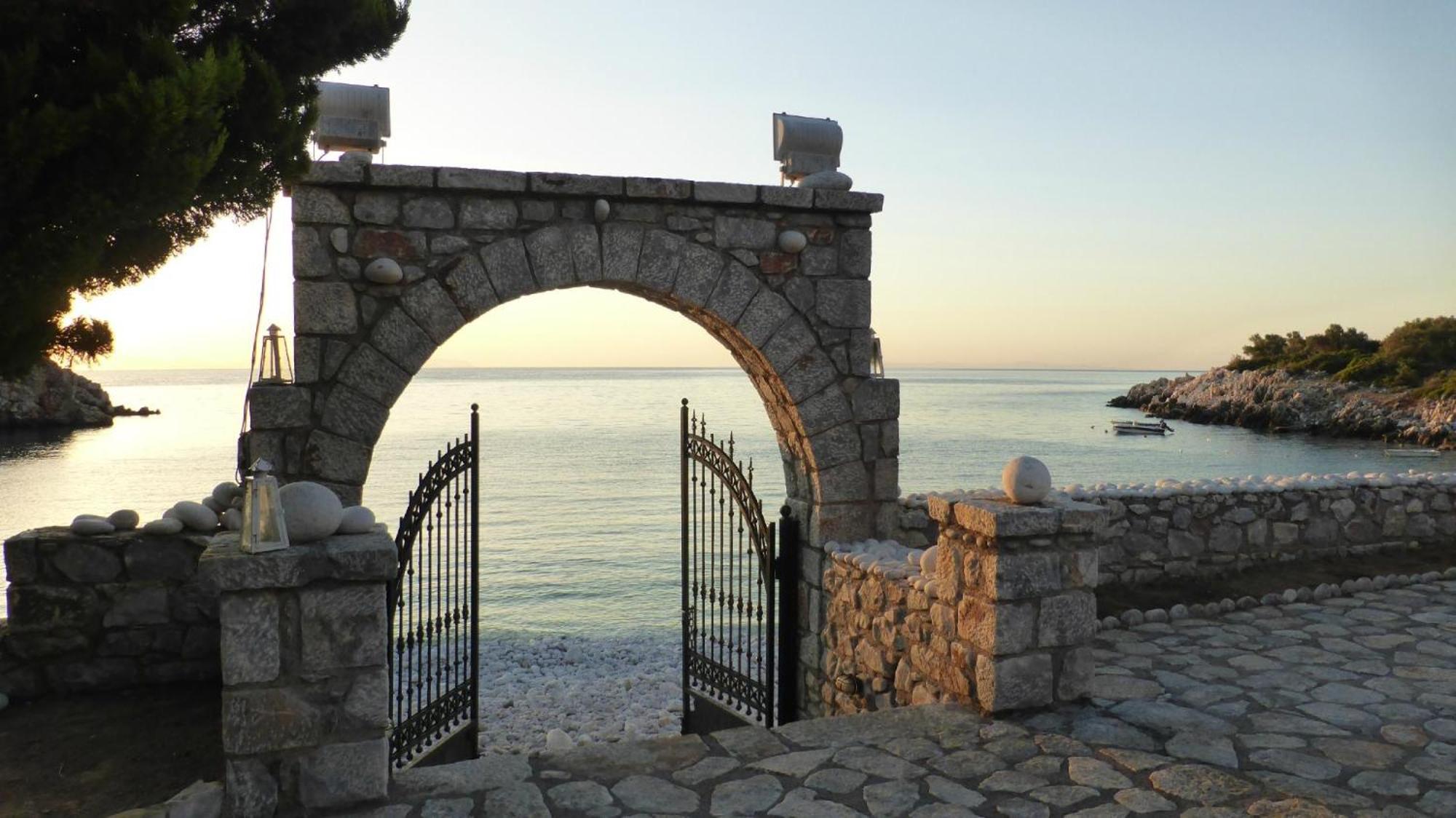 Lalloudes Seaside Suites Sea and Pool View