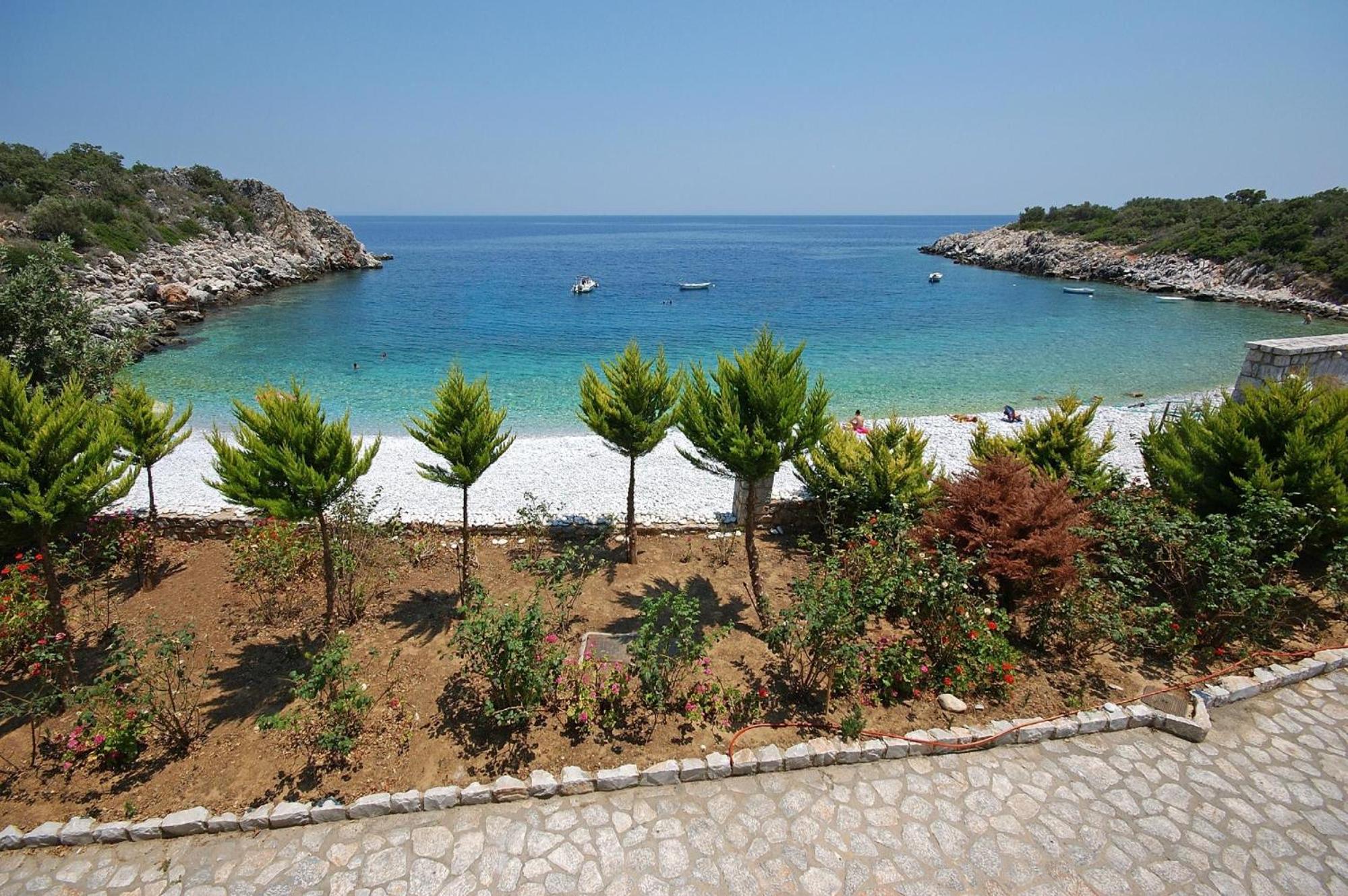 Lalloudes Seaside Suites Sea and Pool View