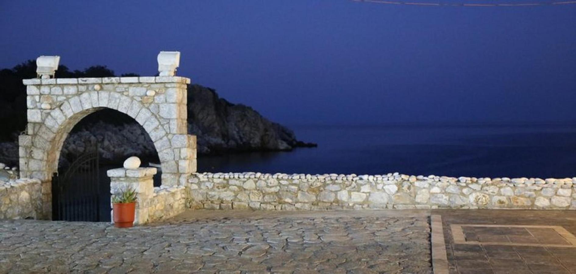 Lalloudes Seaside Suites Sea and Pool View