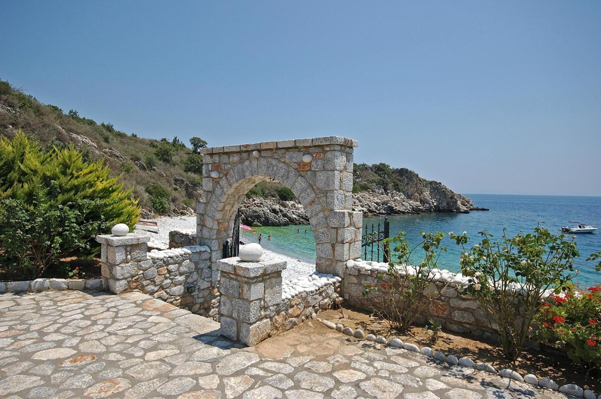 Lalloudes Seaside Suites Sea and Pool View