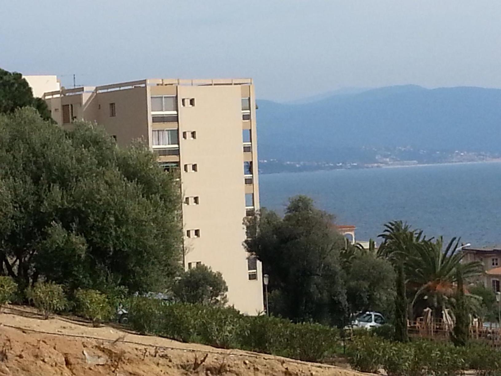 F2 Le Lavezzi view 3