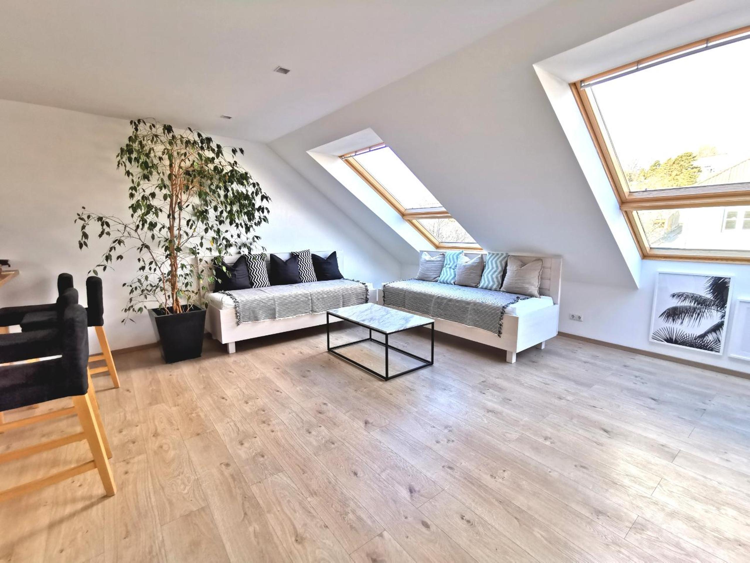 Lieblingsplatz Neusiedl - Modern Stylish Apartments - Free Parking Burgenland Card - 10 min to Designer Outlet Parndorf and Lake Neusiedl