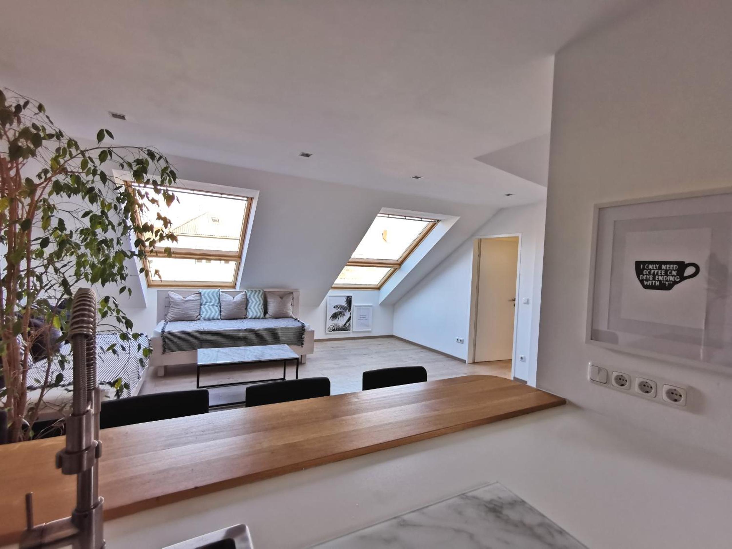 Lieblingsplatz Neusiedl - Modern Stylish Apartments - Free Parking Burgenland Card - 10 min to Designer Outlet Parndorf and Lake Neusiedl