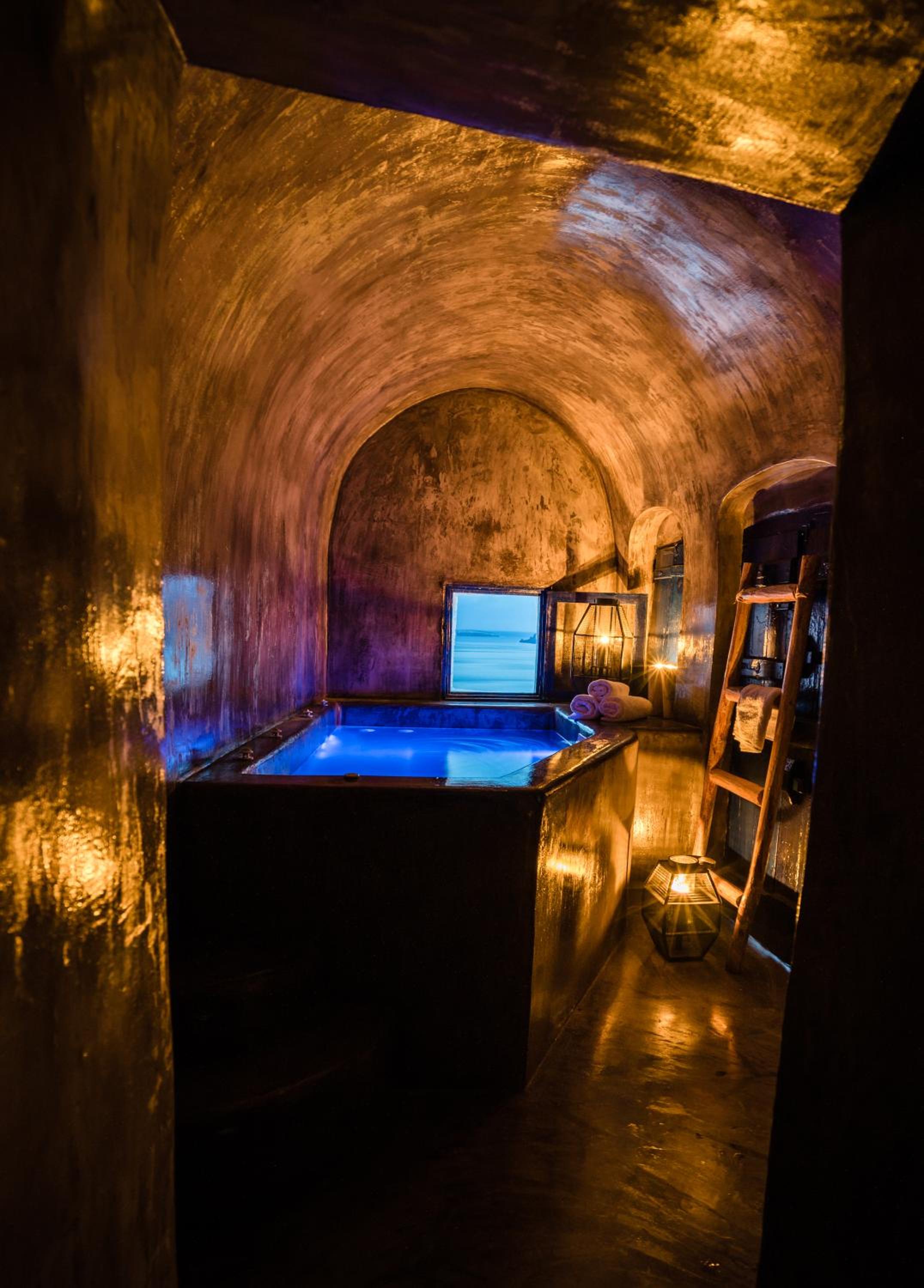 Oia Vacations - Canvas Suites - Property Image 17