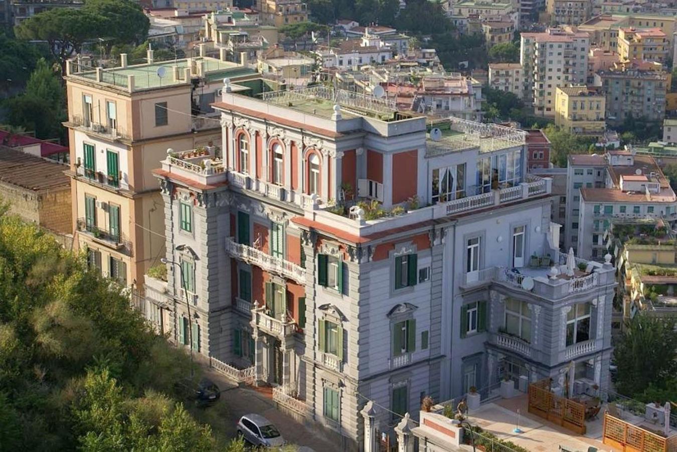 L'Atelier Vedi Napoli ai tuoi piedi