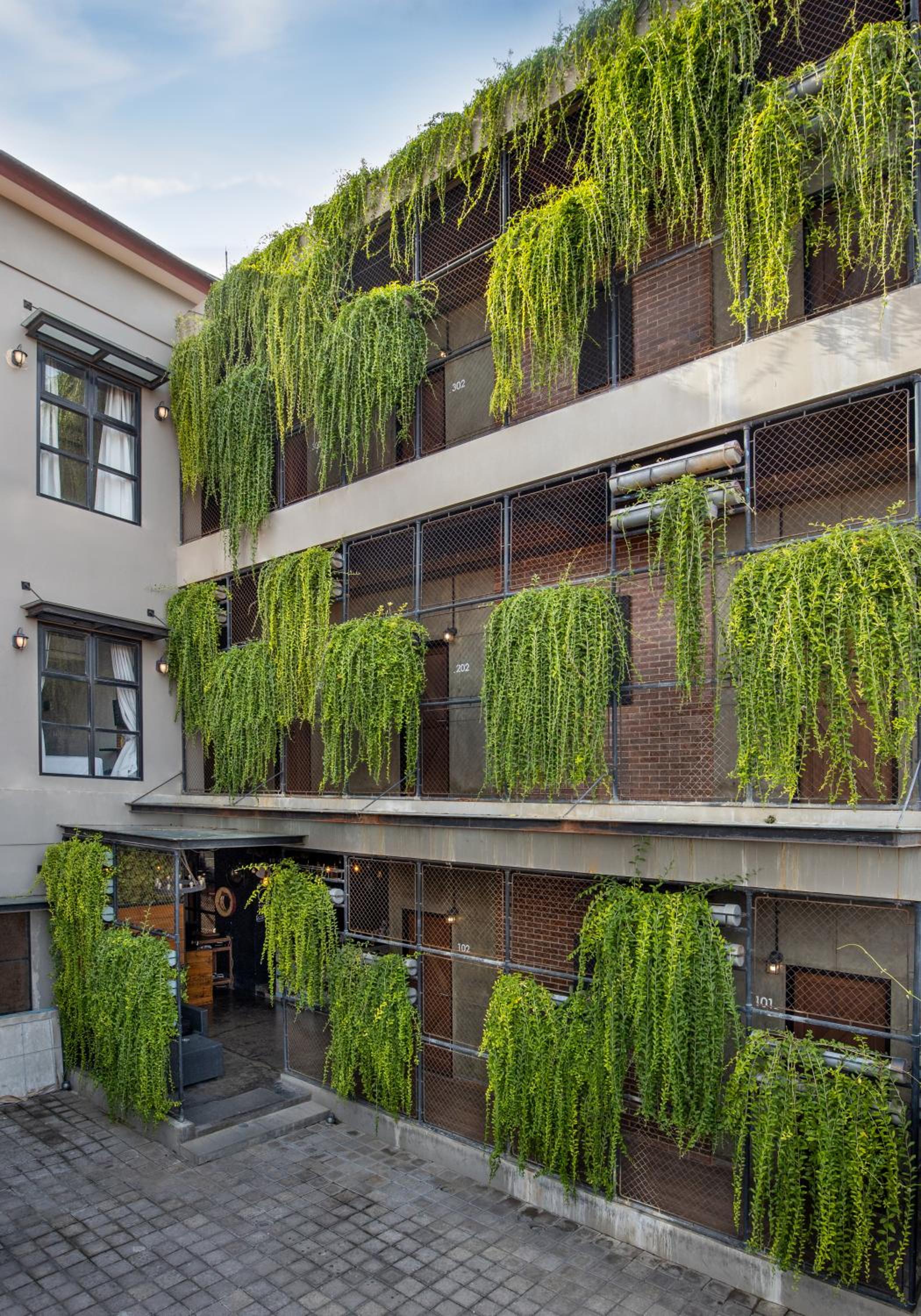 Hotel The Aswana Seminyak - Image 1