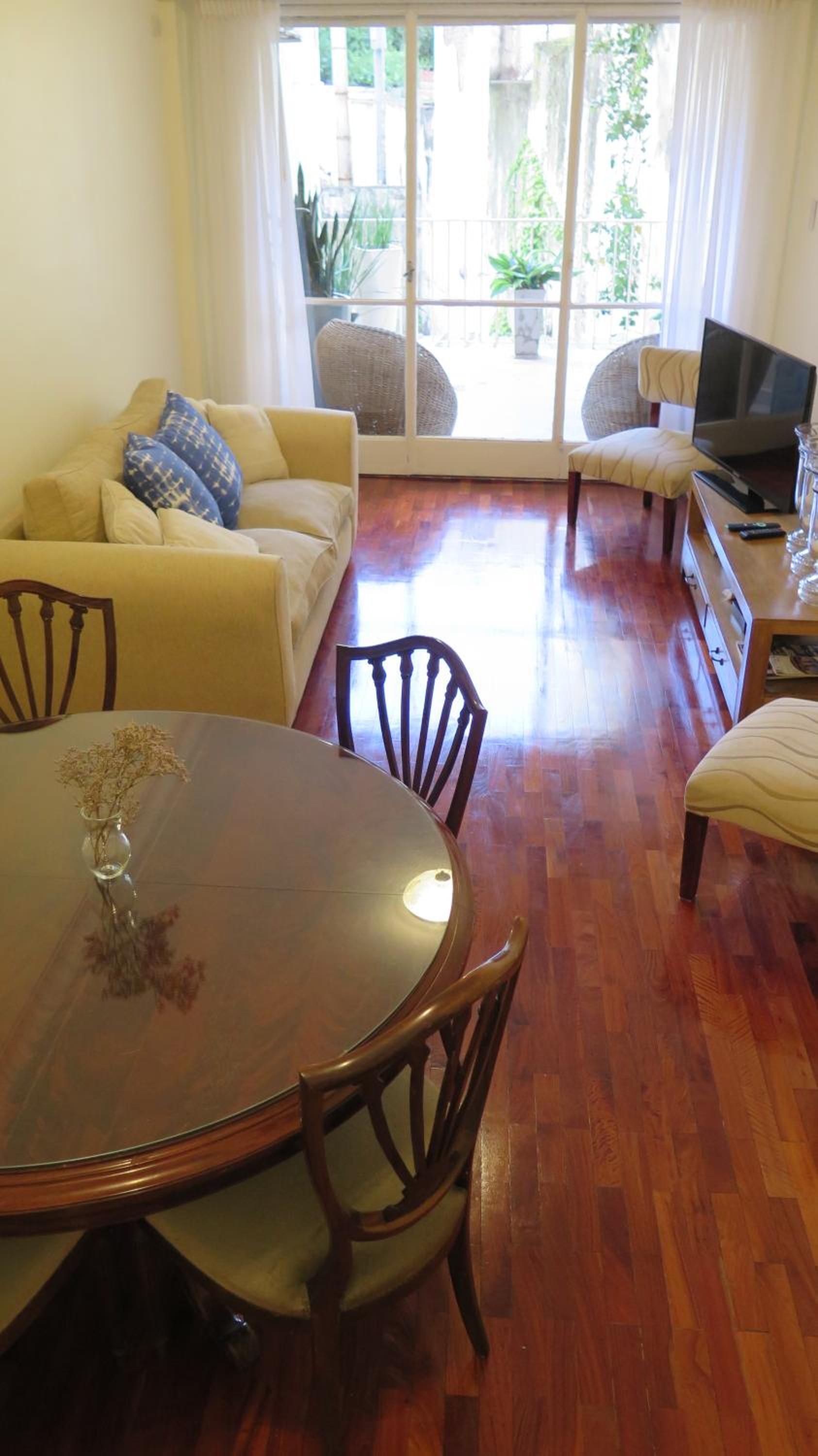 Fabulous and Quiet Apartment+Balcony in Barrio Norte. Your easy access to Buenos Aires!