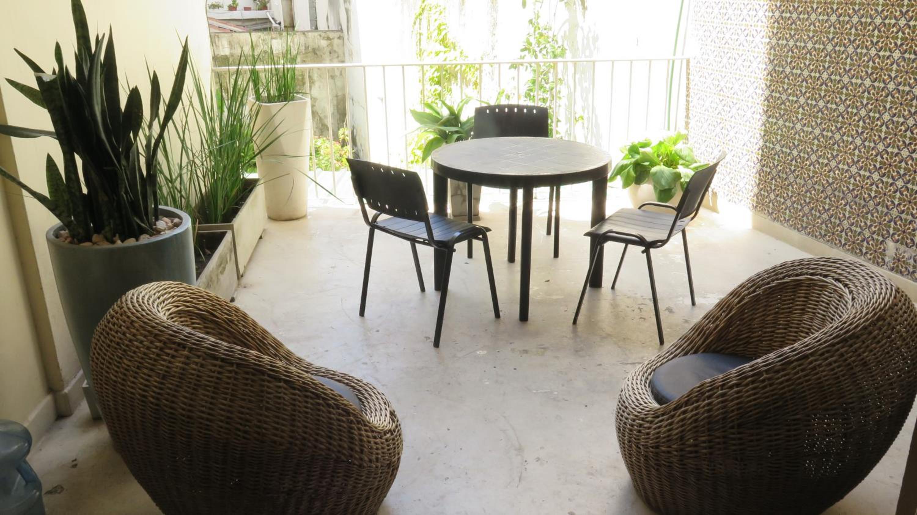 Fabulous and Quiet Apartment+Balcony in Barrio Norte. Your easy access to Buenos Aires!