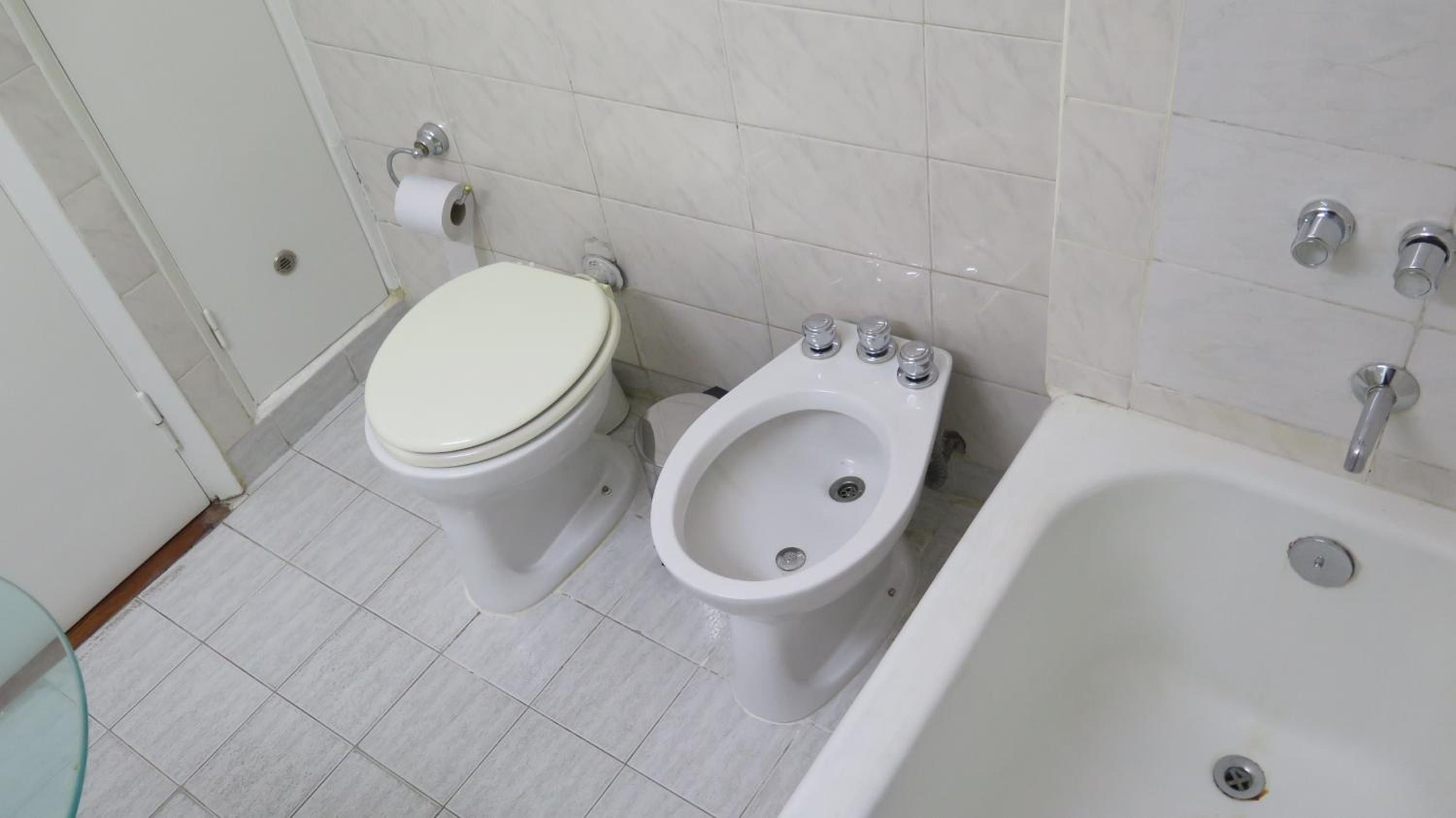 Fabulous and Quiet Apartment+Balcony in Barrio Norte. Your easy access to Buenos Aires!