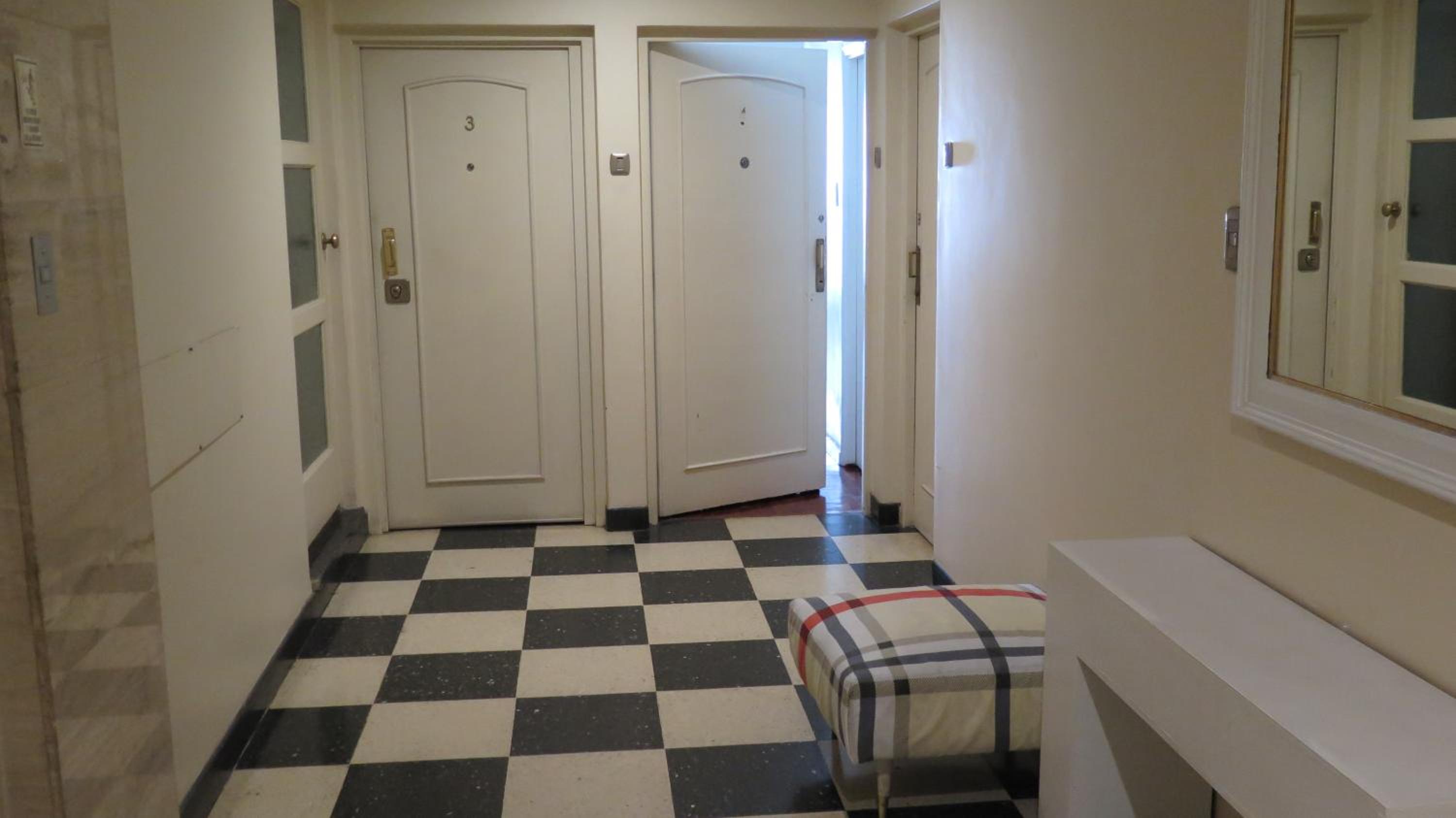 Fabulous and Quiet Apartment+Balcony in Barrio Norte. Your easy access to Buenos Aires!