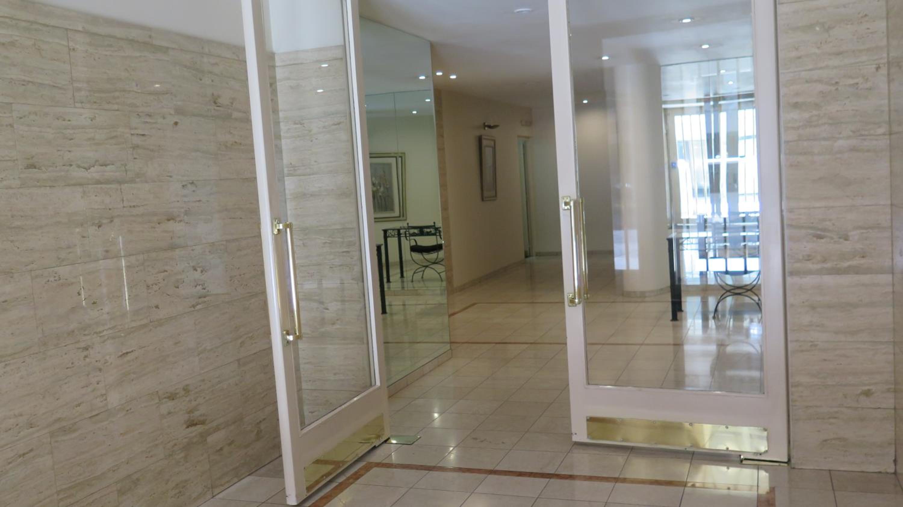 Fabulous and Quiet Apartment+Balcony in Barrio Norte. Your easy access to Buenos Aires!