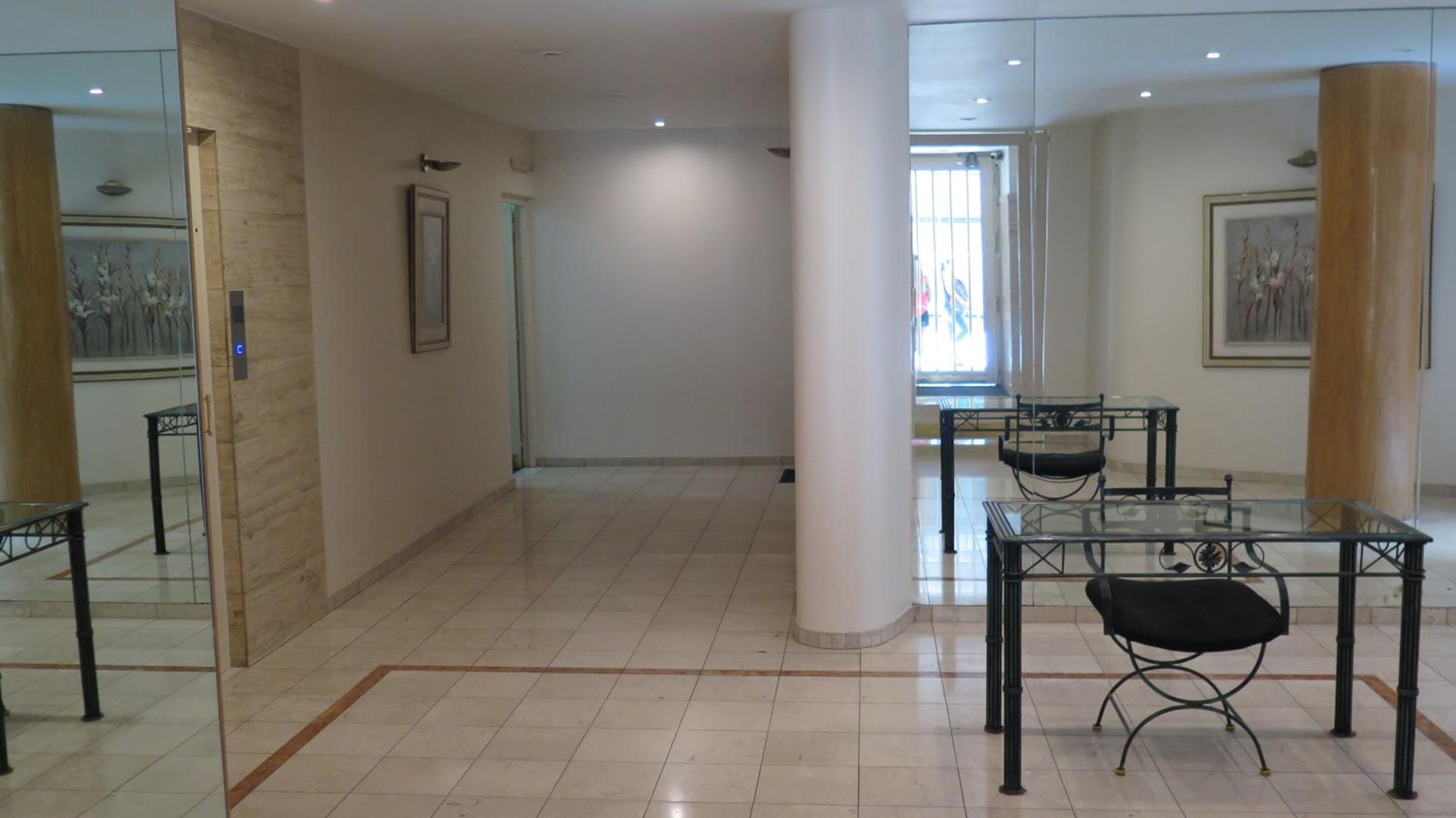 Fabulous and Quiet Apartment+Balcony in Barrio Norte. Your easy access to Buenos Aires!