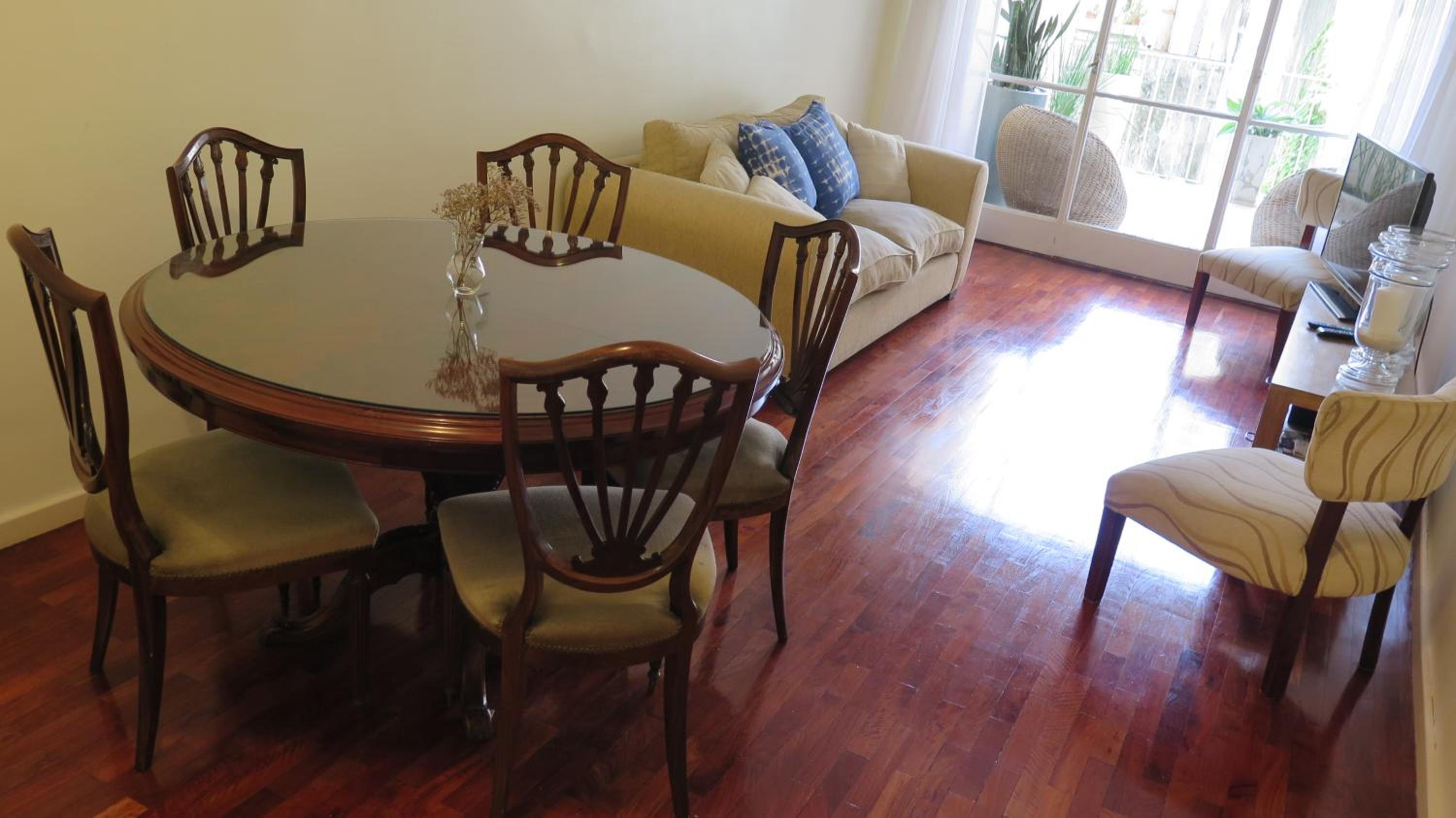 Fabulous and Quiet Apartment+Balcony in Barrio Norte. Your easy access to Buenos Aires!