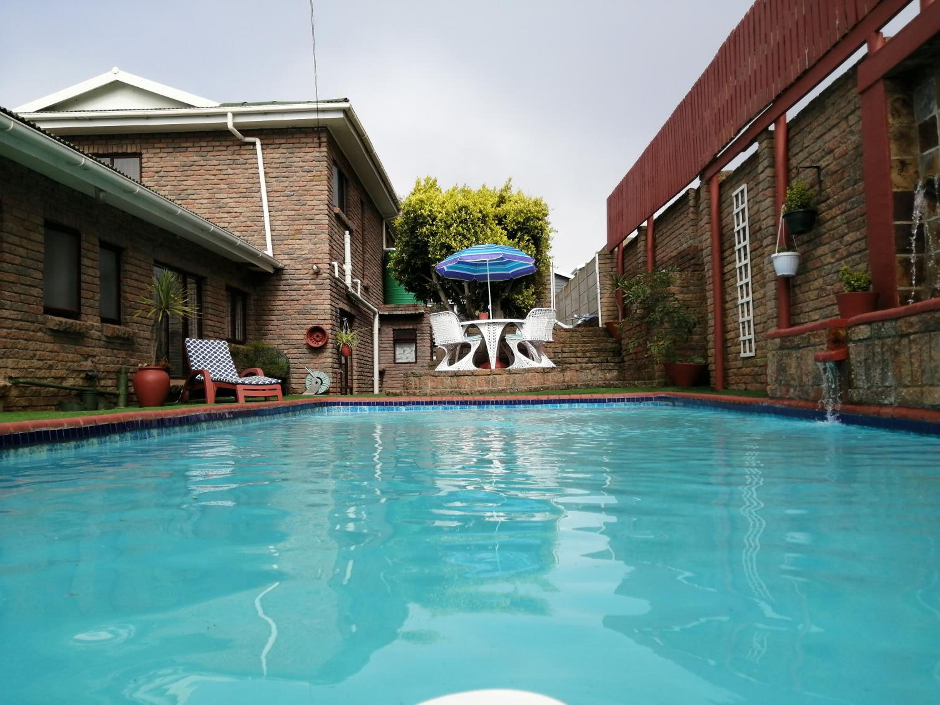 Amzee Bokmakierie Guest House view 4