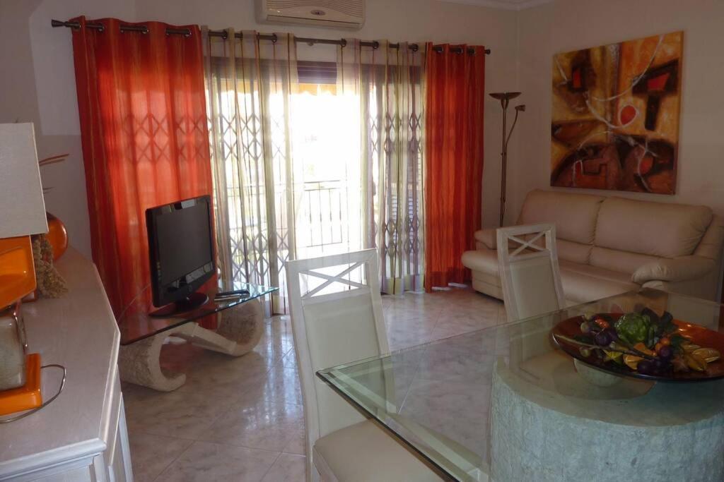 Vila Columbus T2 Frente Mar e Piscina view 4