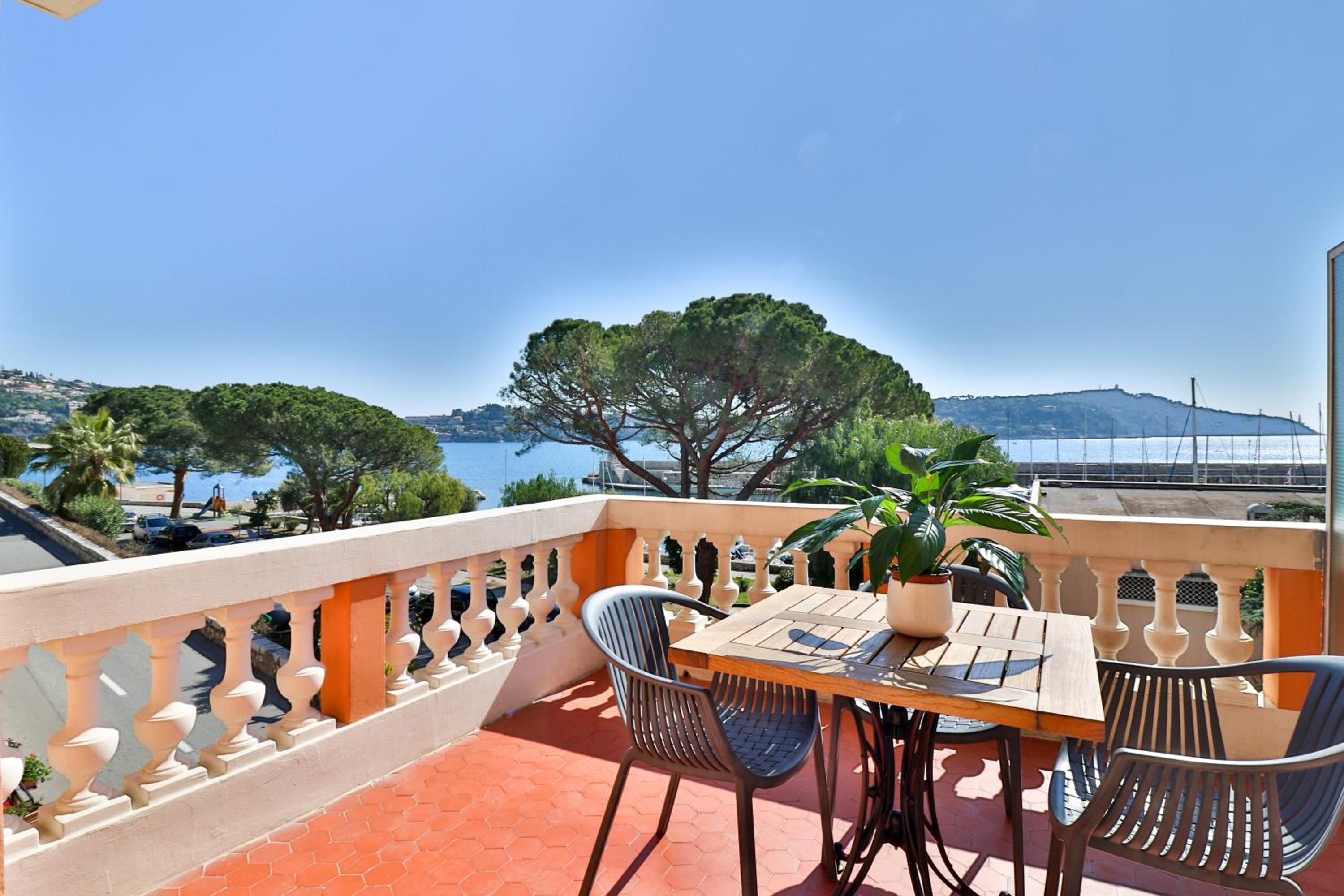balcony
