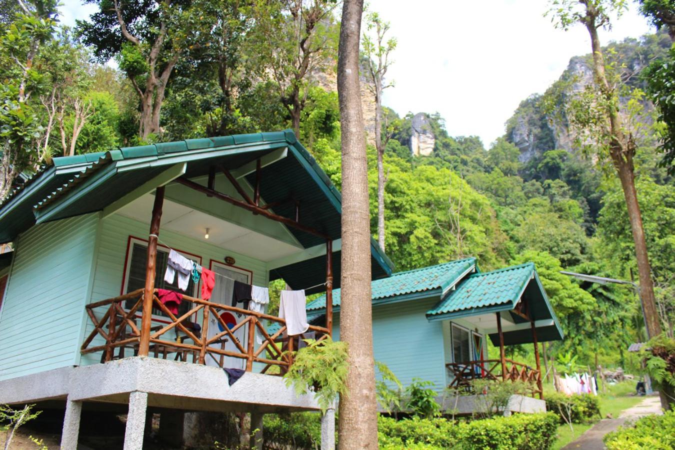 Chill Out Bar and Bungalows