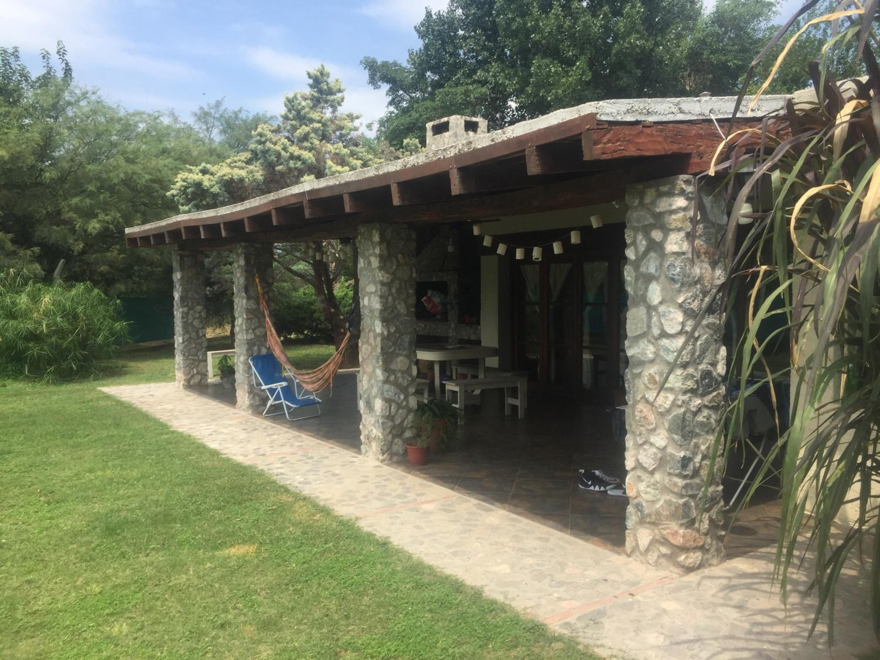 Alojamiento en casa quinta, habitación privada