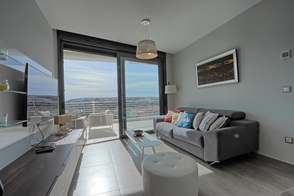006 - Infinity View Penthouse - comfortHOLIDAYS photo 3