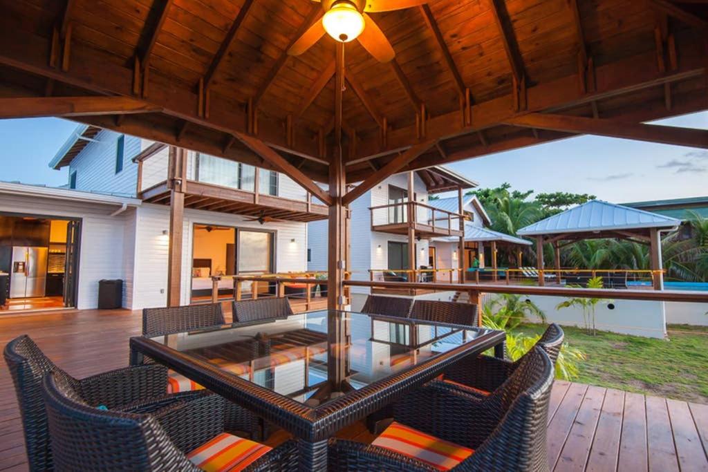Vivaro Roatan North House view 3