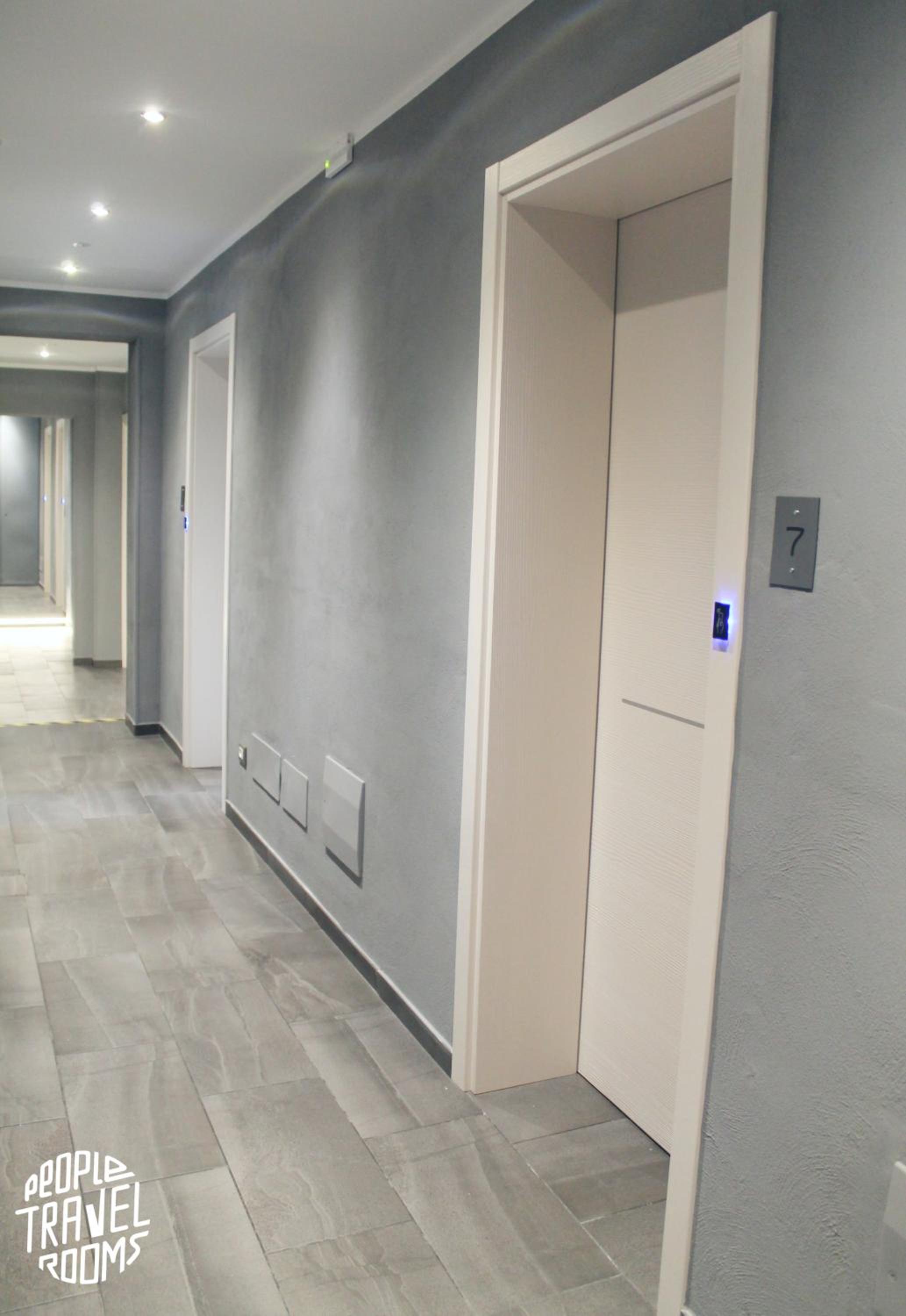 People Travel Rooms photo 3