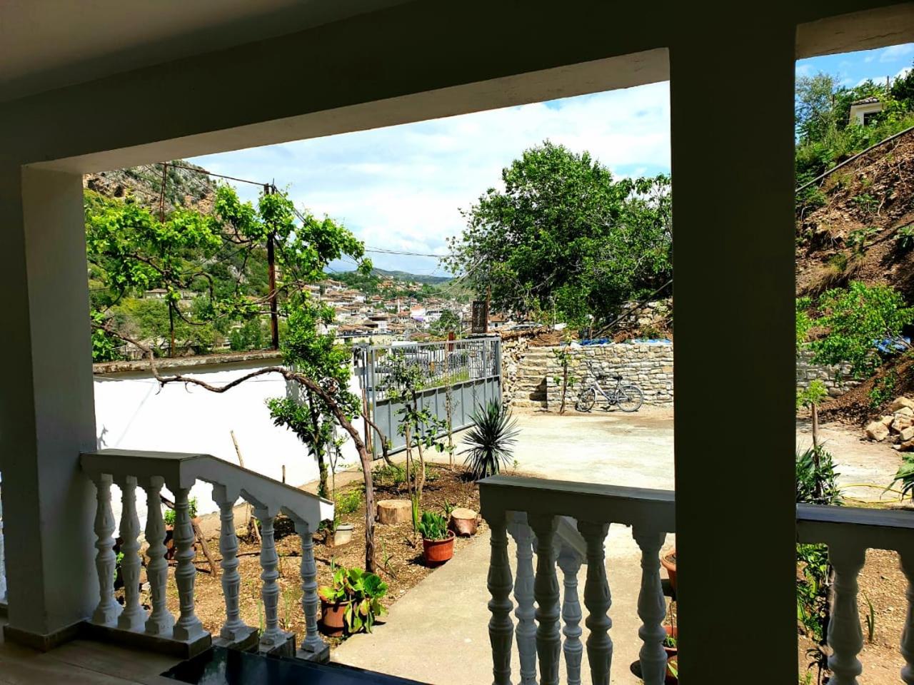 Eni entire guesthouse parking on site