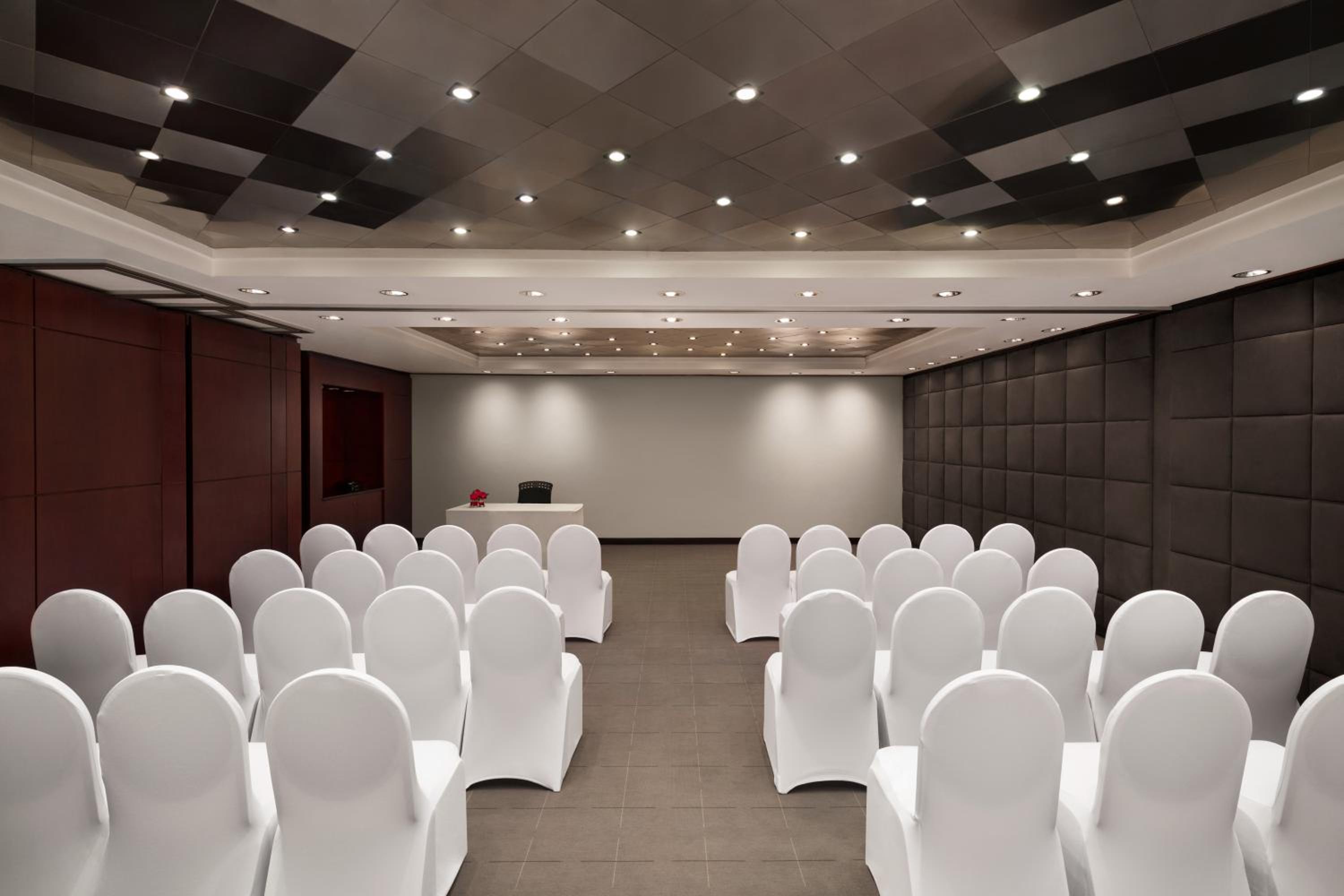 Ramada Plaza by Wyndham Dubai Deira