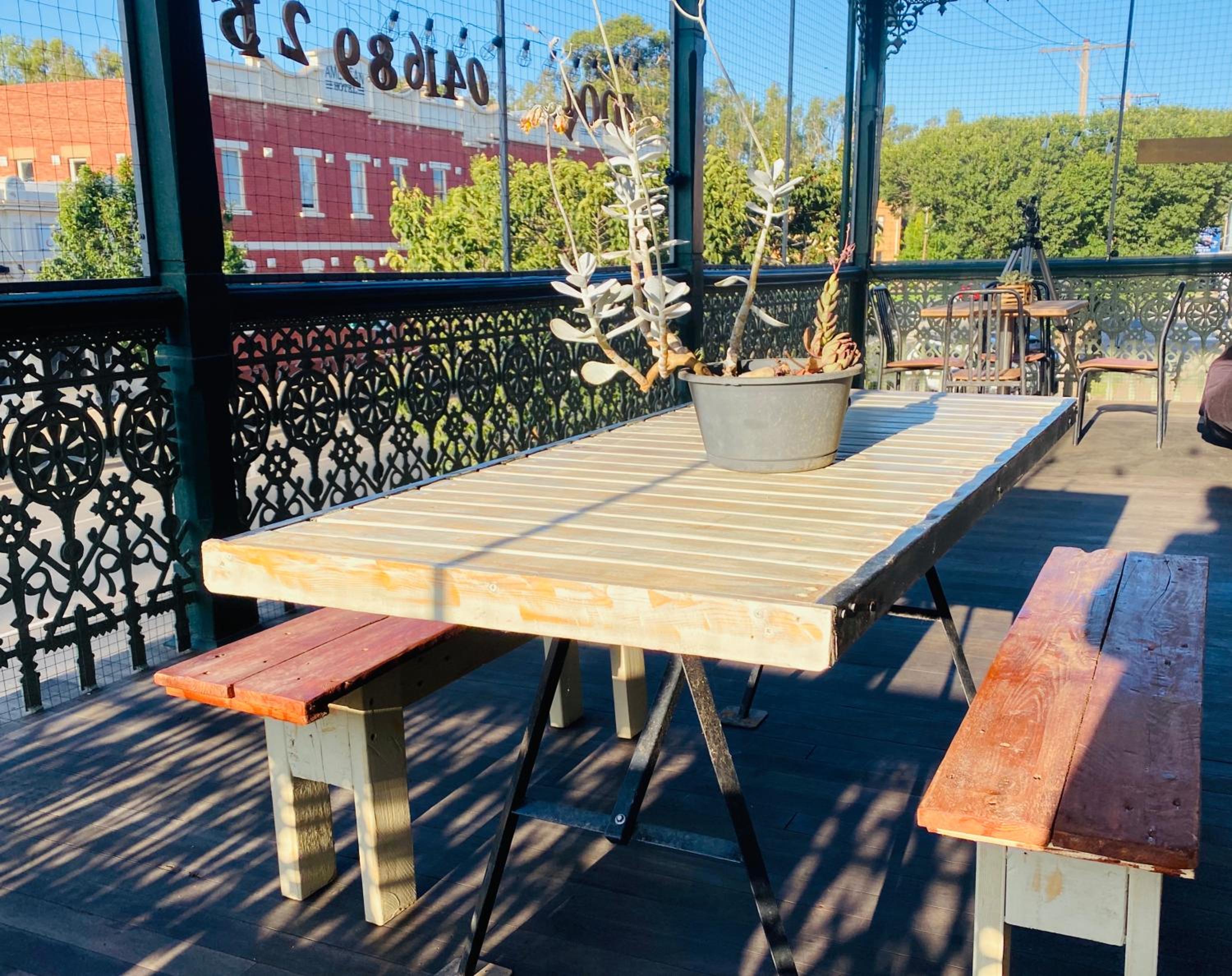 Treehouse Hideouts Balcony Apartment - Port of Echuca Townhouse