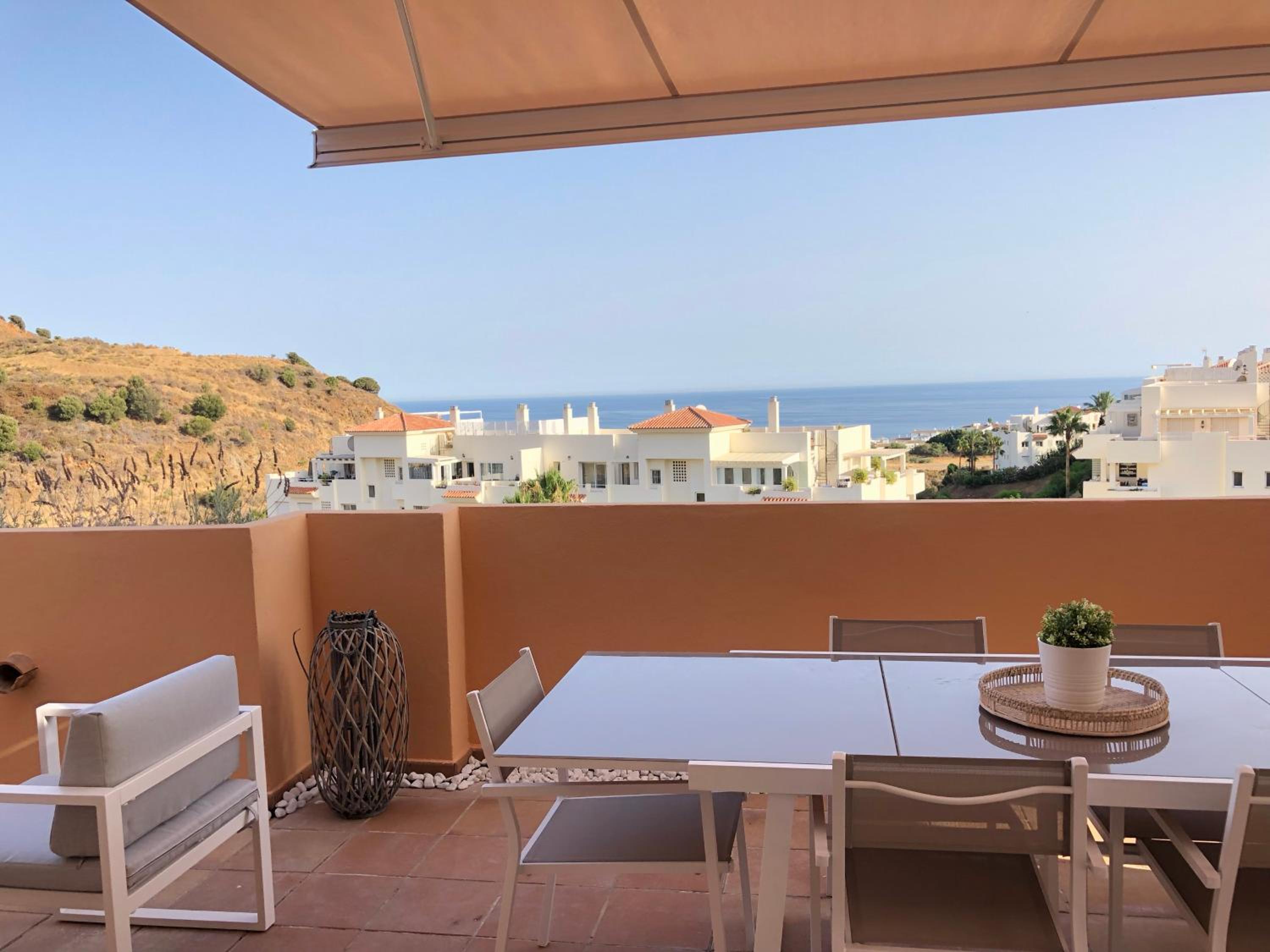 NEW: LUXURIOUS PENTHOUSE WITH JACUZZI & SEA VIEW photo 5