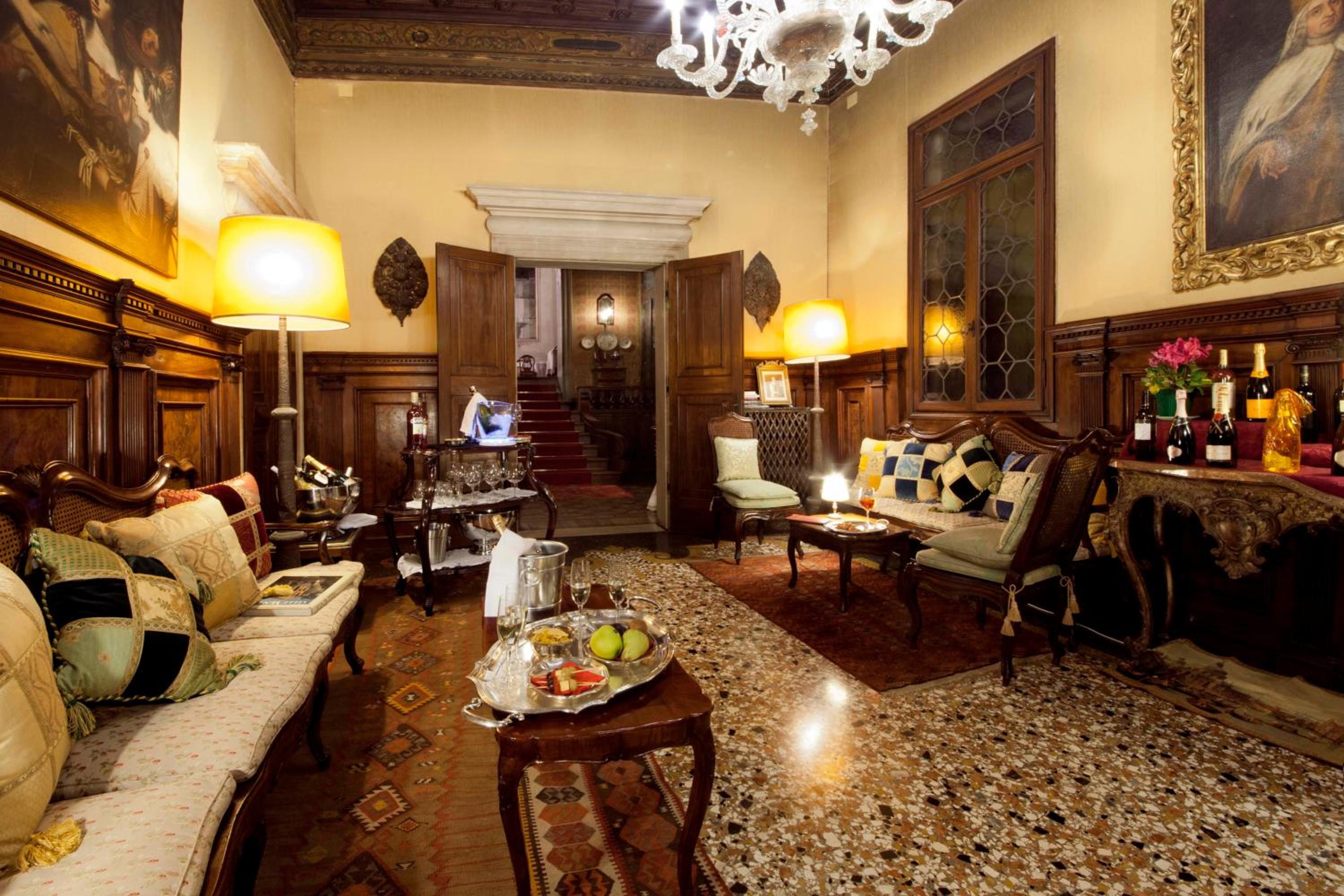 Palazzetto Pisani Grand Canal