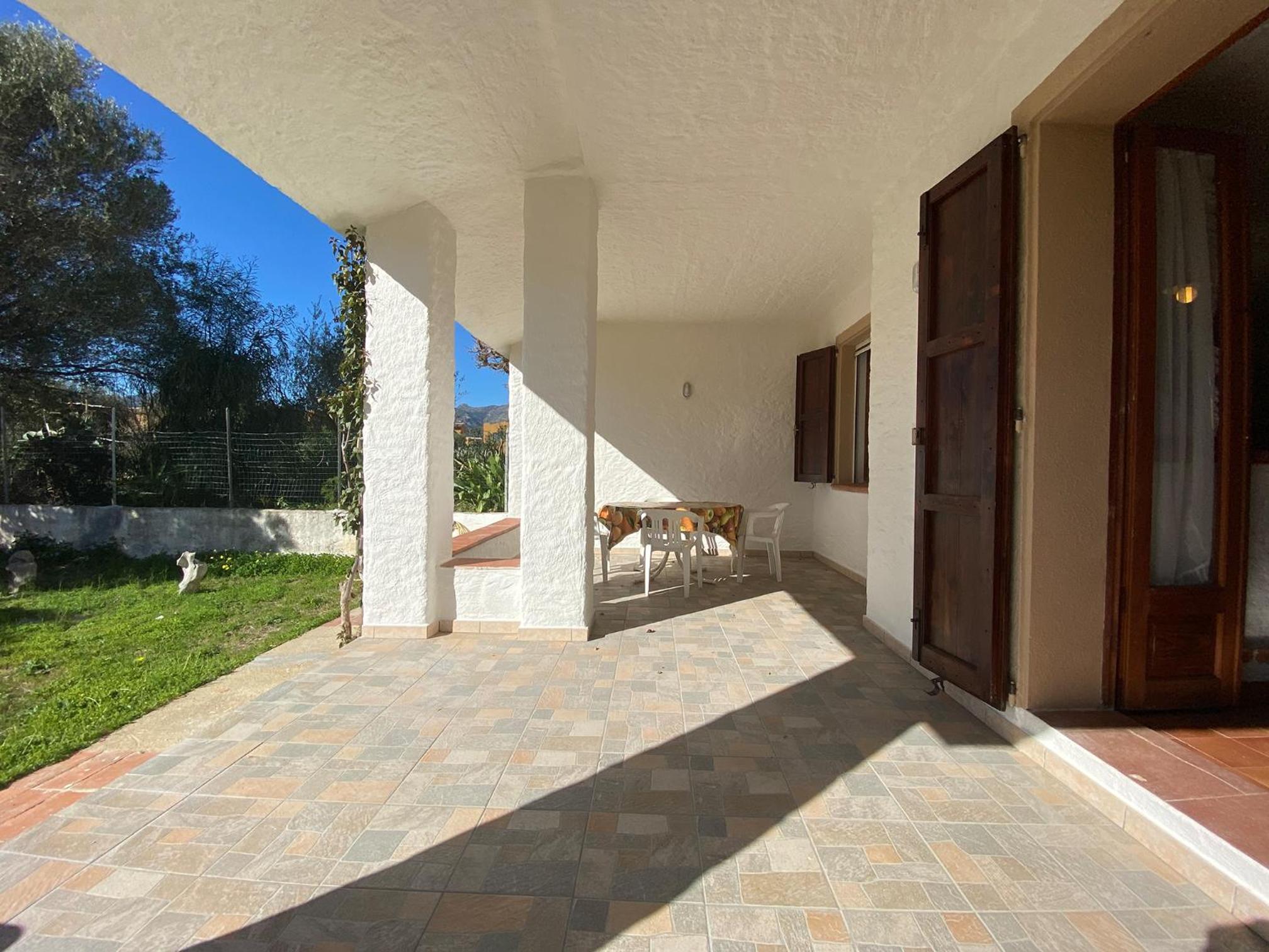 Appartamento Residenziale Trilocale 4 posti letto via Loiri view 4