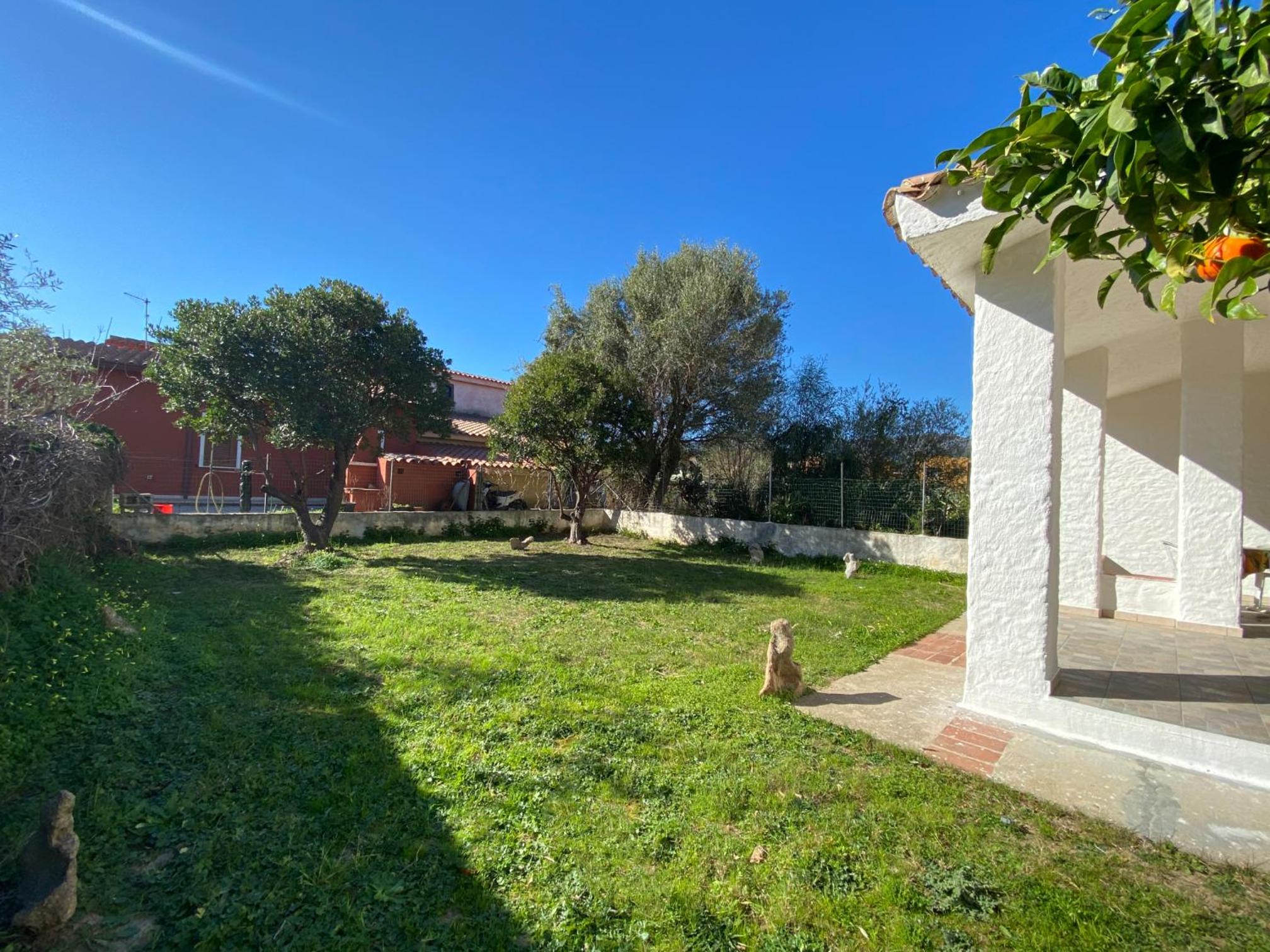 Appartamento Residenziale Trilocale 4 posti letto via Loiri view 3