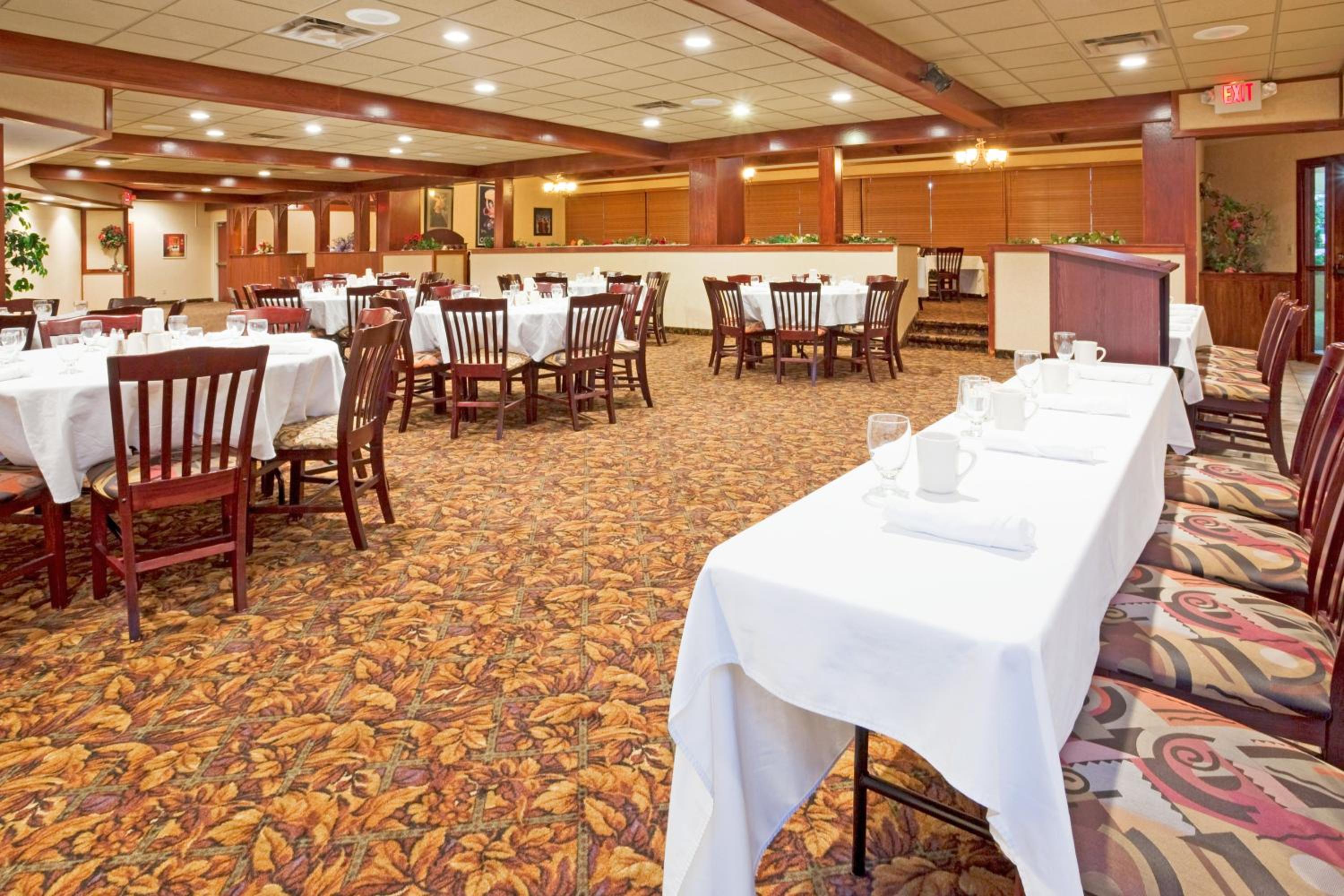 Holiday Inn Alexandria, an IHG Hotel - Property Image 12