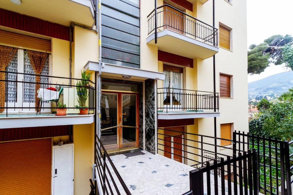 Home La Quiete. Two Bedrooms, 250m from the Beach