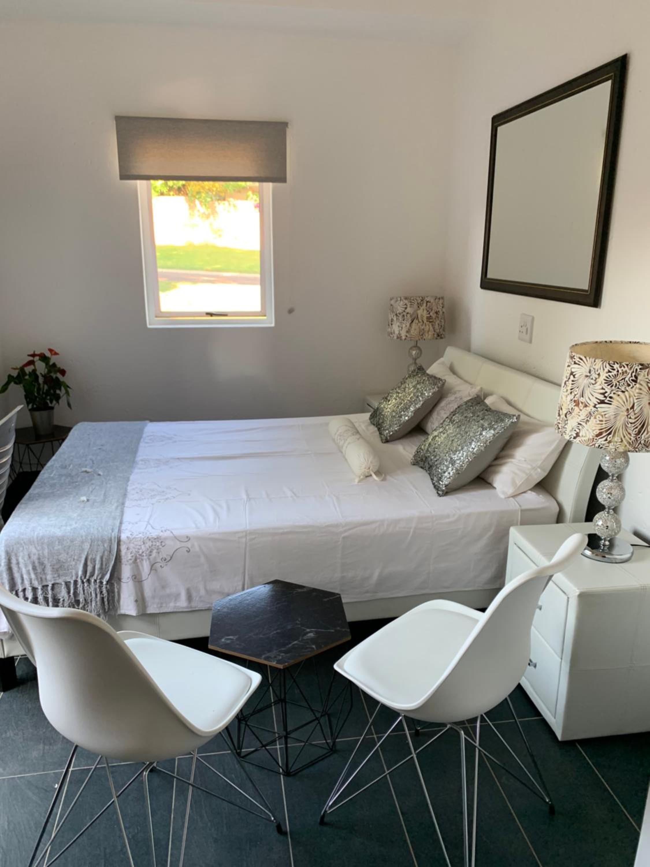 Lemon Tree Guest Cottage in Featherbrooke Estate view 5