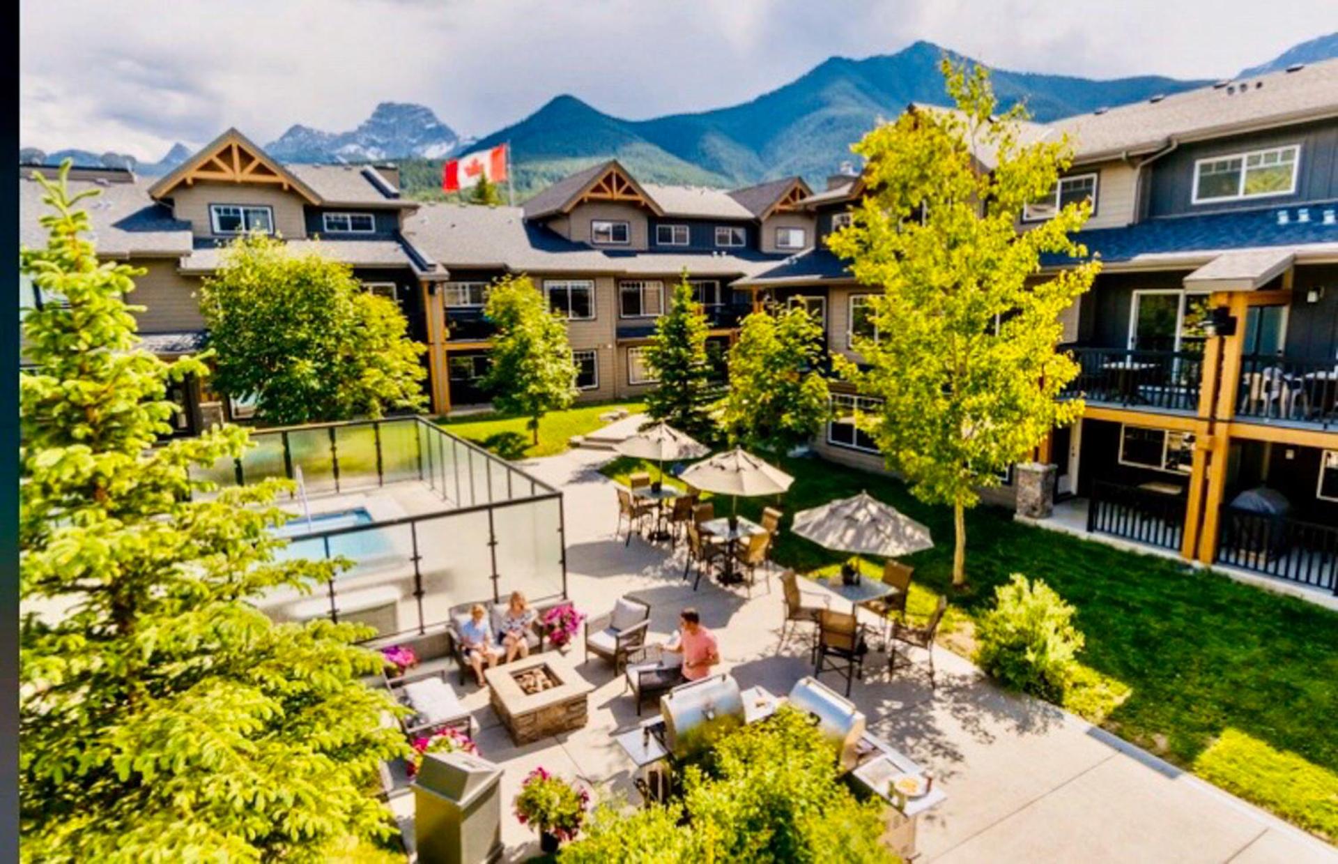 Mountain View Escape - Copperstone 2BR & Hot Tub