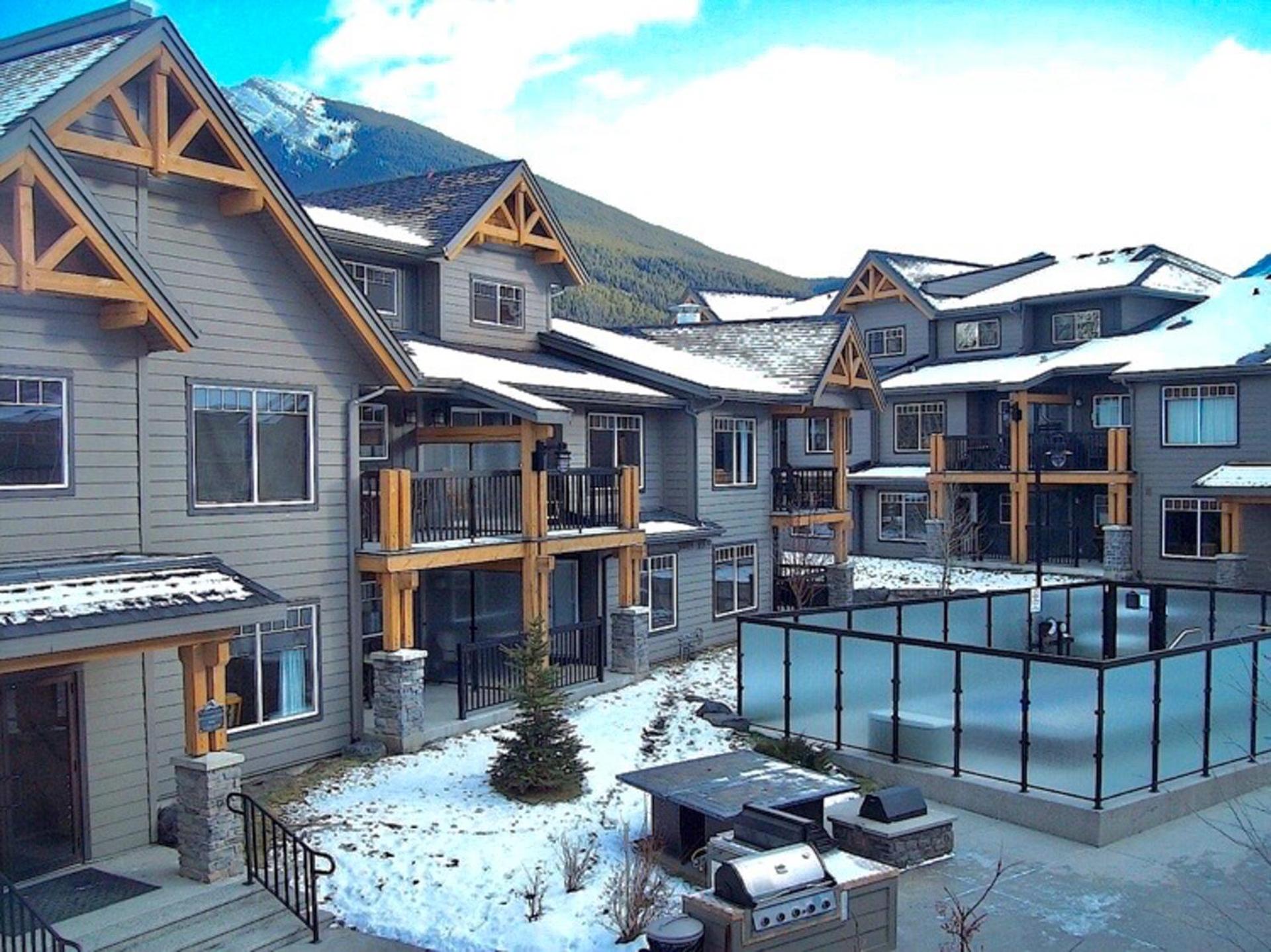 Mountain View Escape - Copperstone 2BR & Hot Tub