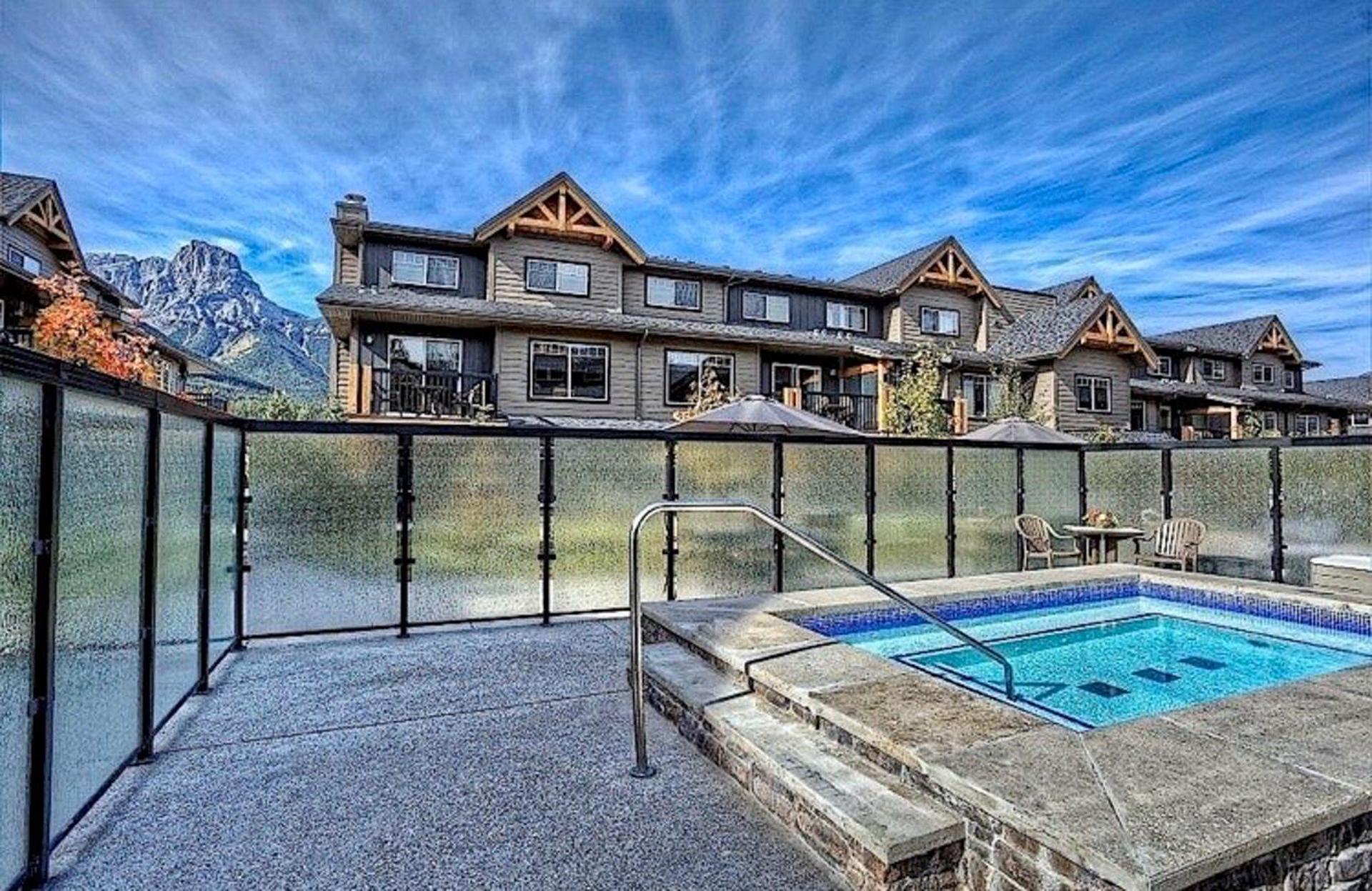 Mountain View Escape - Copperstone 2BR & Hot Tub