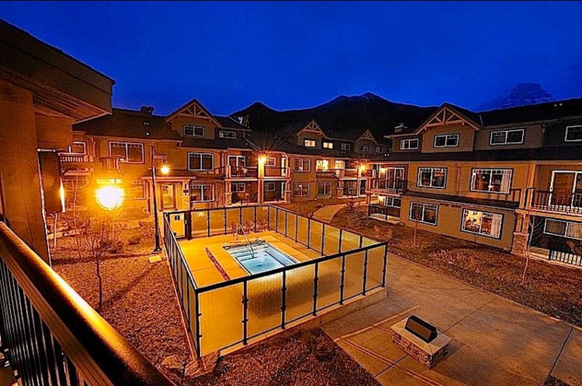 Mountain View Escape - Copperstone 2BR & Hot Tub