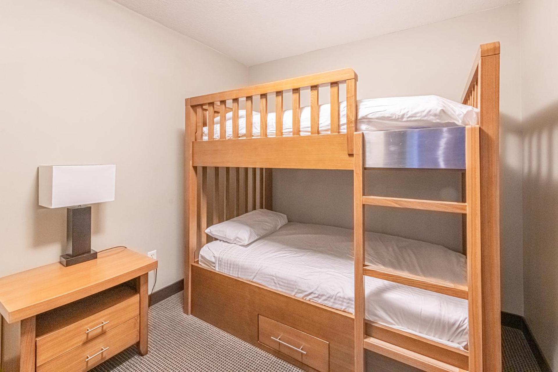 Mountain View Escape - Copperstone 2BR & Hot Tub