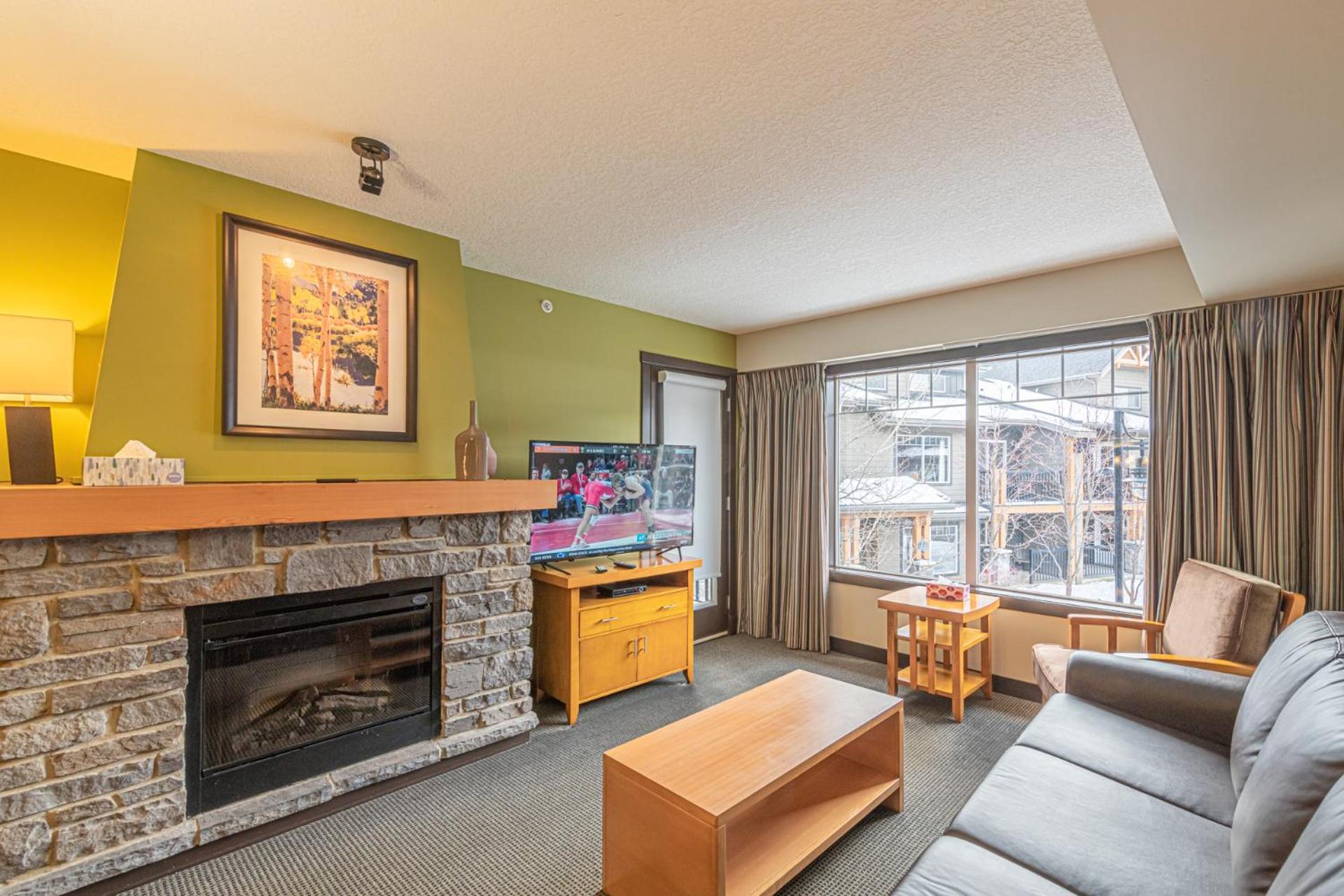 Mountain View Escape - Copperstone 2BR & Hot Tub